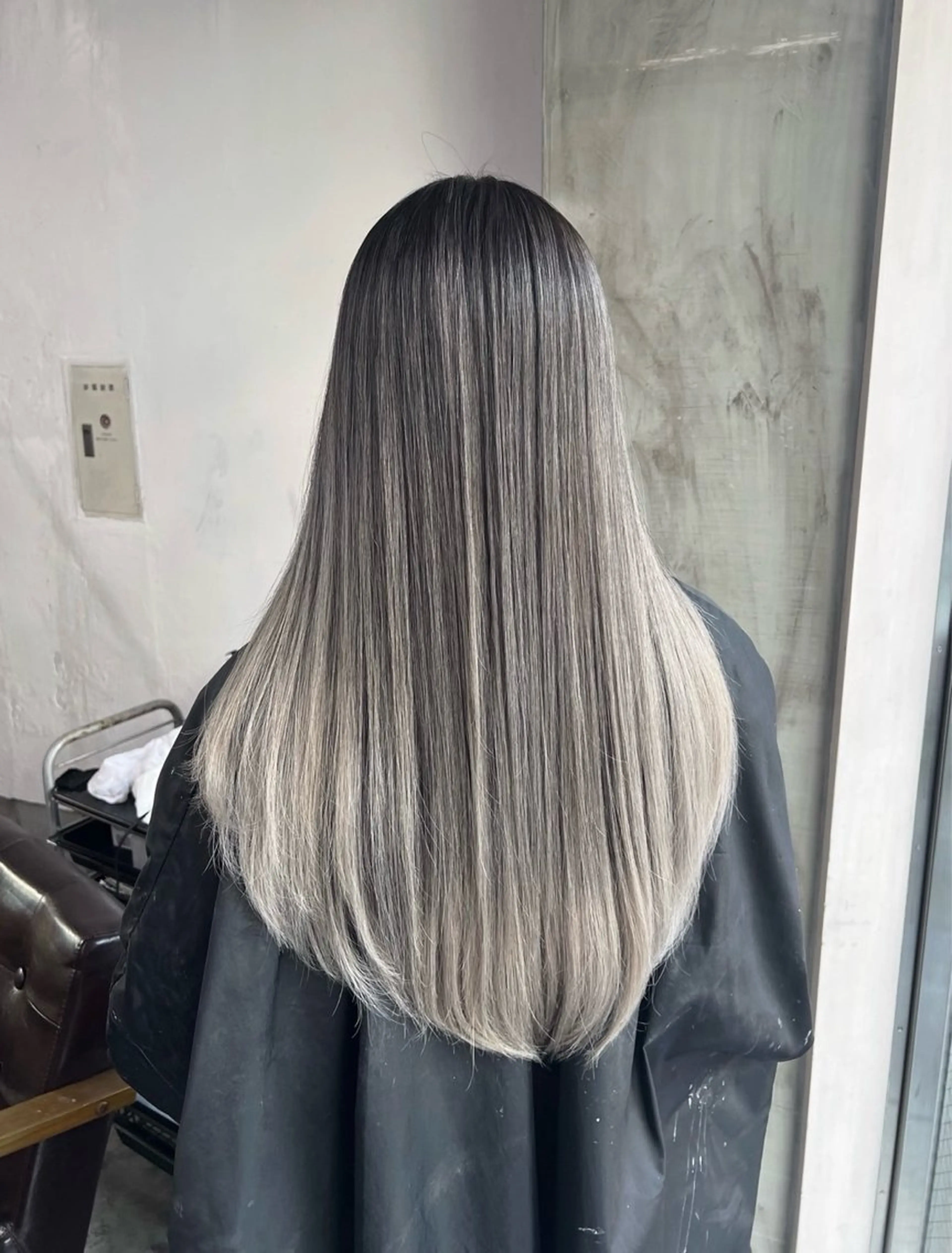 ロング カラー バレイヤージュ シルバー ホワイトシルバー レイヤーカット ヘアカラー トリートメント ROBIN所属・指名数No.1 /NAOYAのヘアスタイル