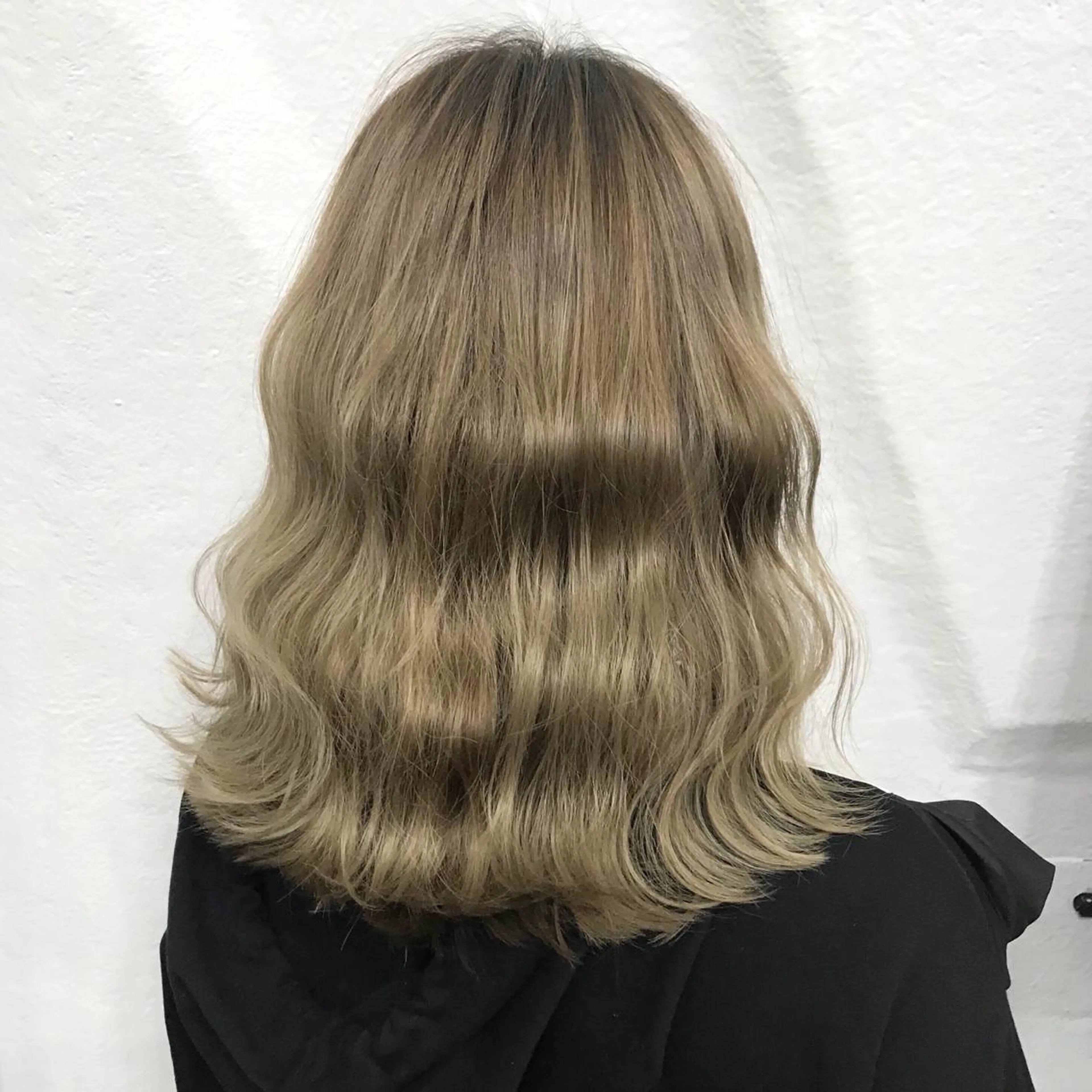 ミディアム カラー ブリーチ ブロンド サロウィン所属・K-POP好き美容師 🇰🇷Kai.Yのヘアスタイル