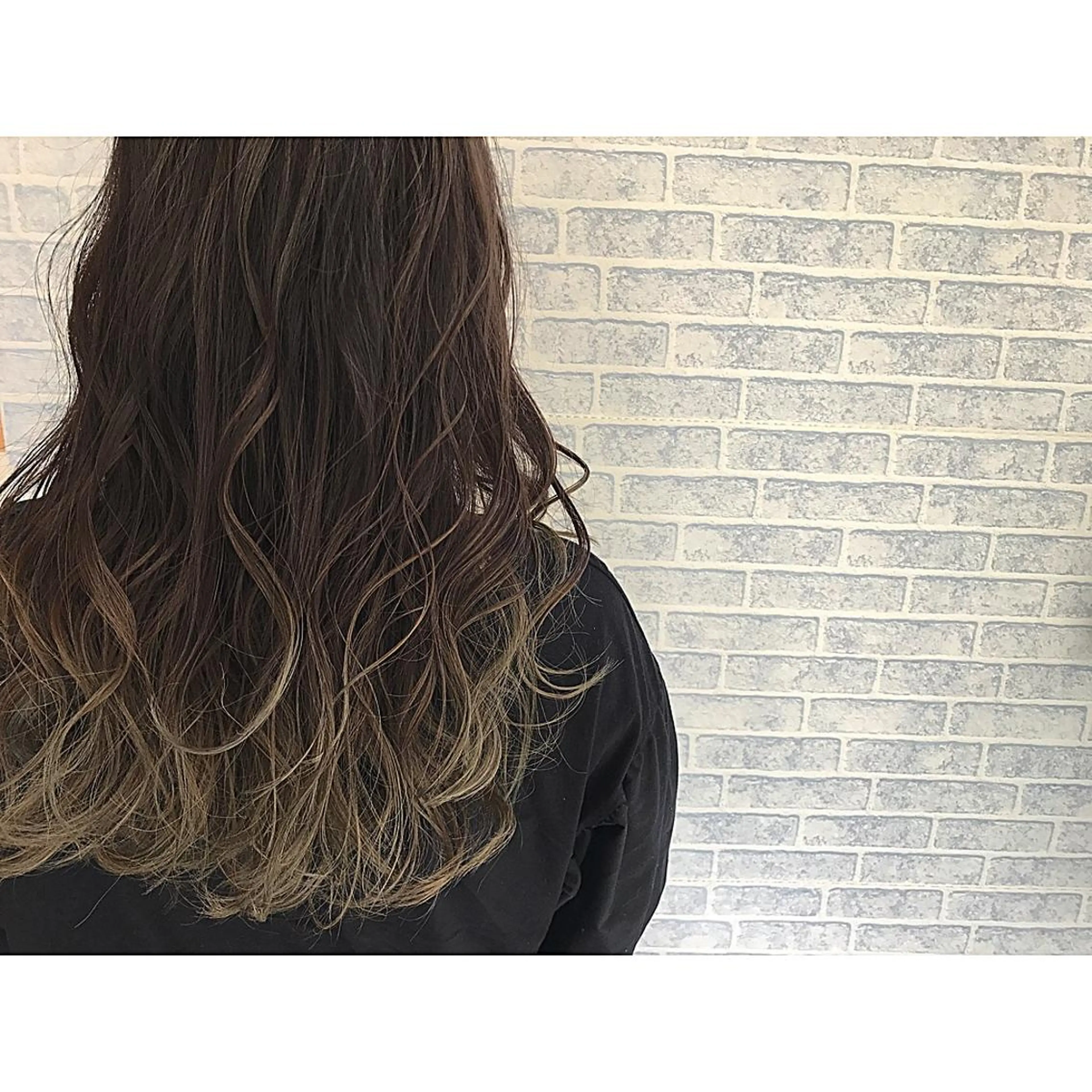 セミロング カラー アディクシーカラー グラデーションカラー 荒木 拓也のヘアスタイル