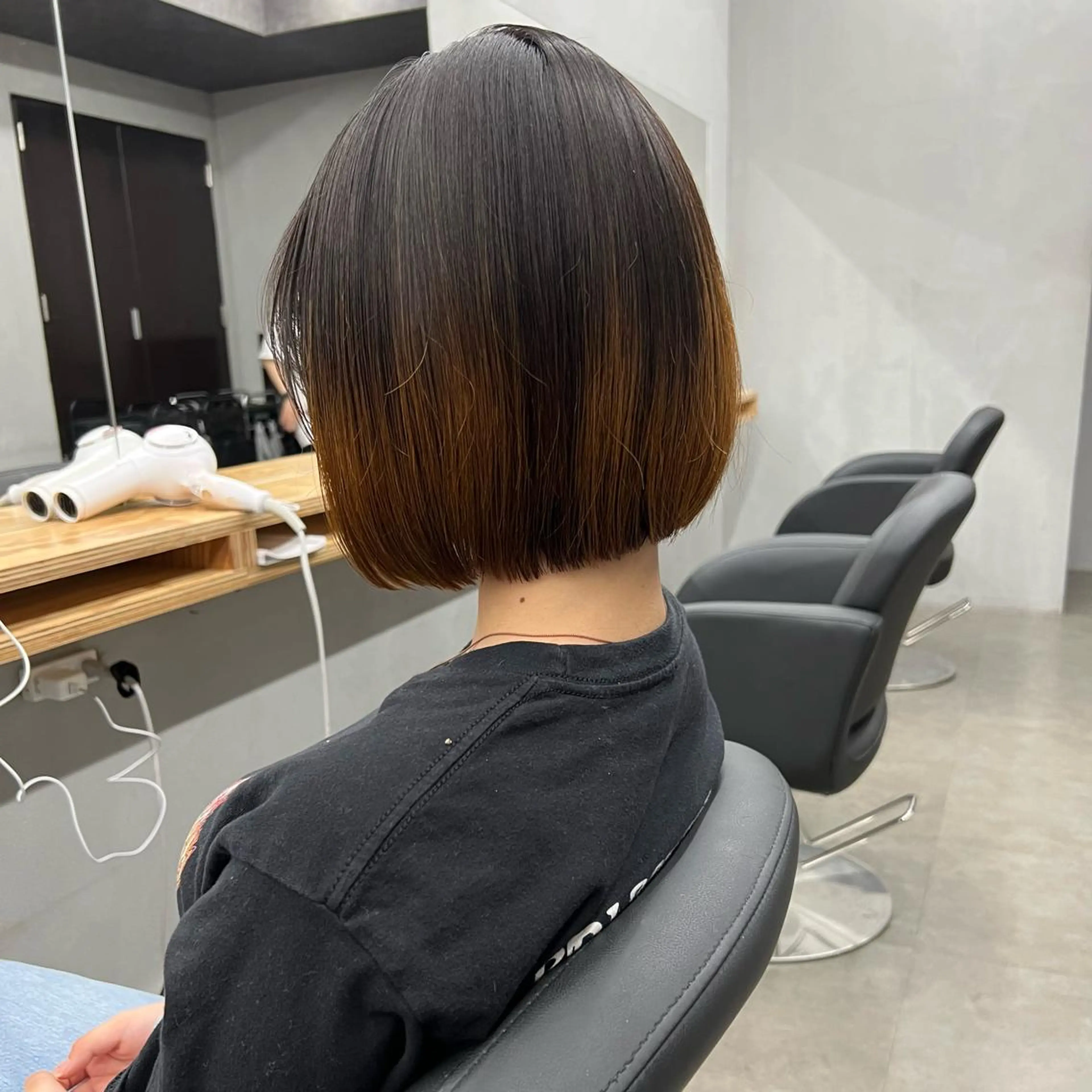 ショート カラー ボブ カット ヘアカラー お顔まわりカット🌱 emo.村松泉綺のヘアスタイル