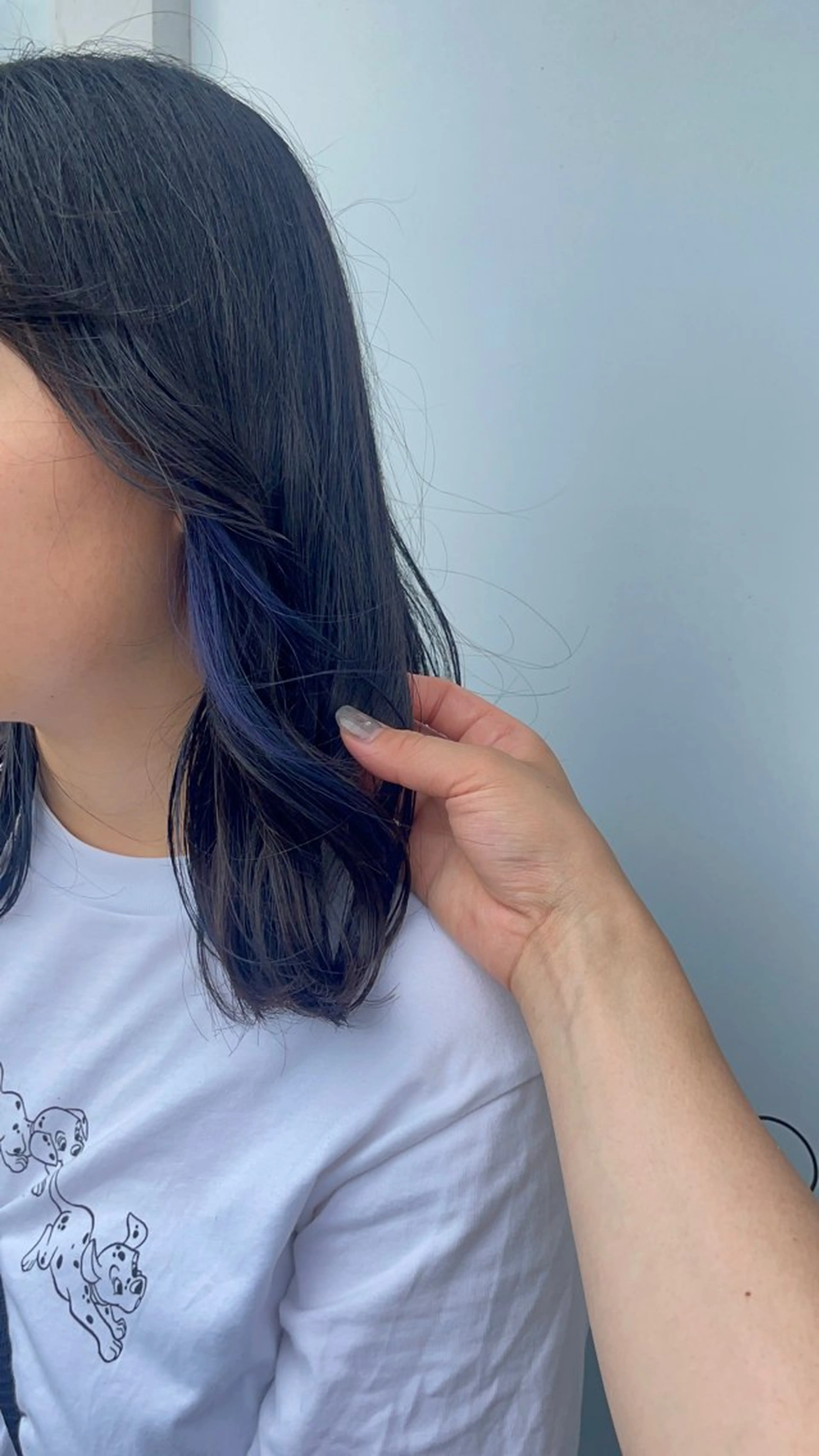 ミディアム カラー ブルーカラー イヤリングカラー efesto所属・efesto大槻 由菜のヘアスタイル