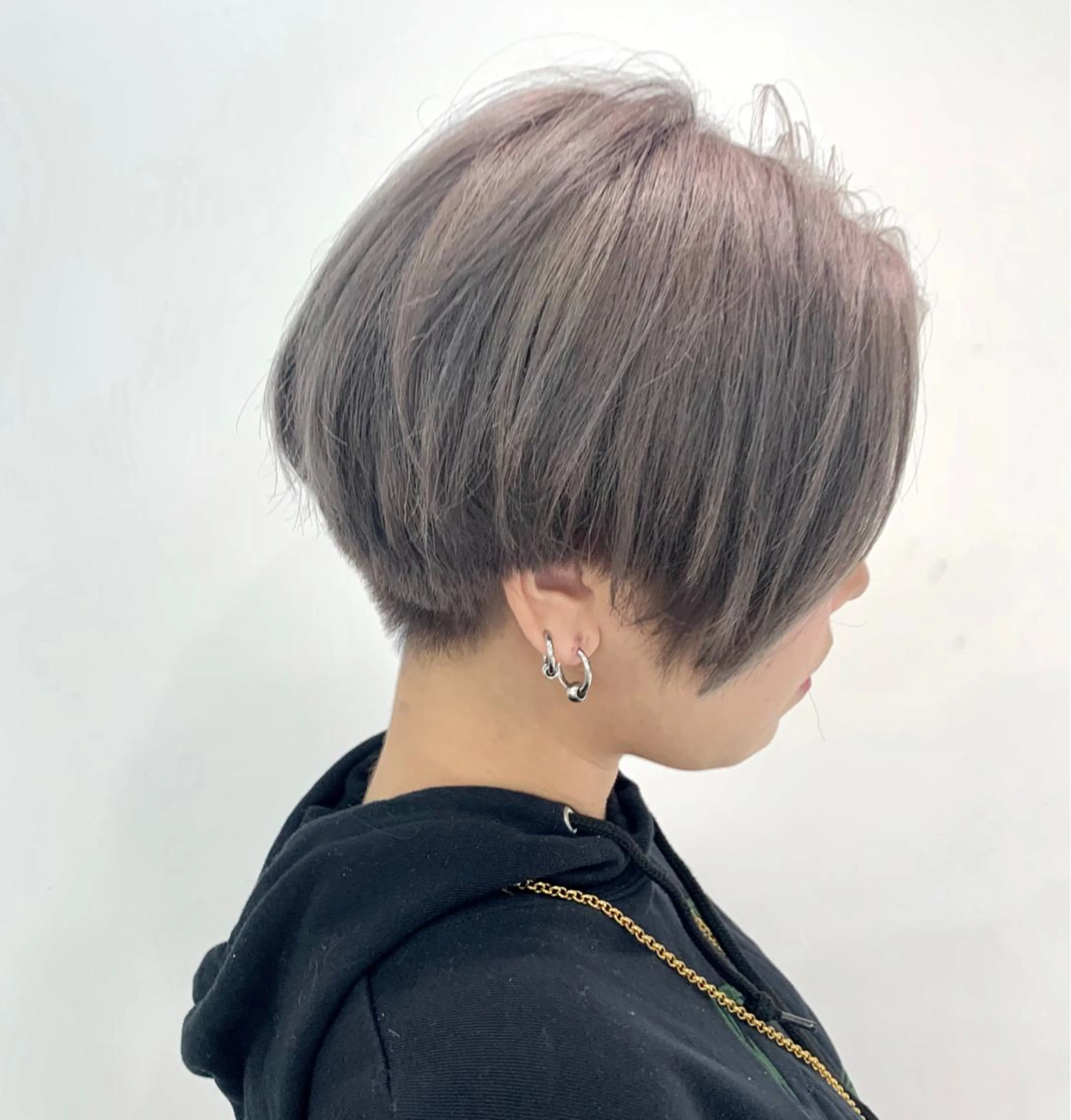 ショート カラー ☘️ブリーチ/ハイト ーン/レイヤー/のヘアスタイル