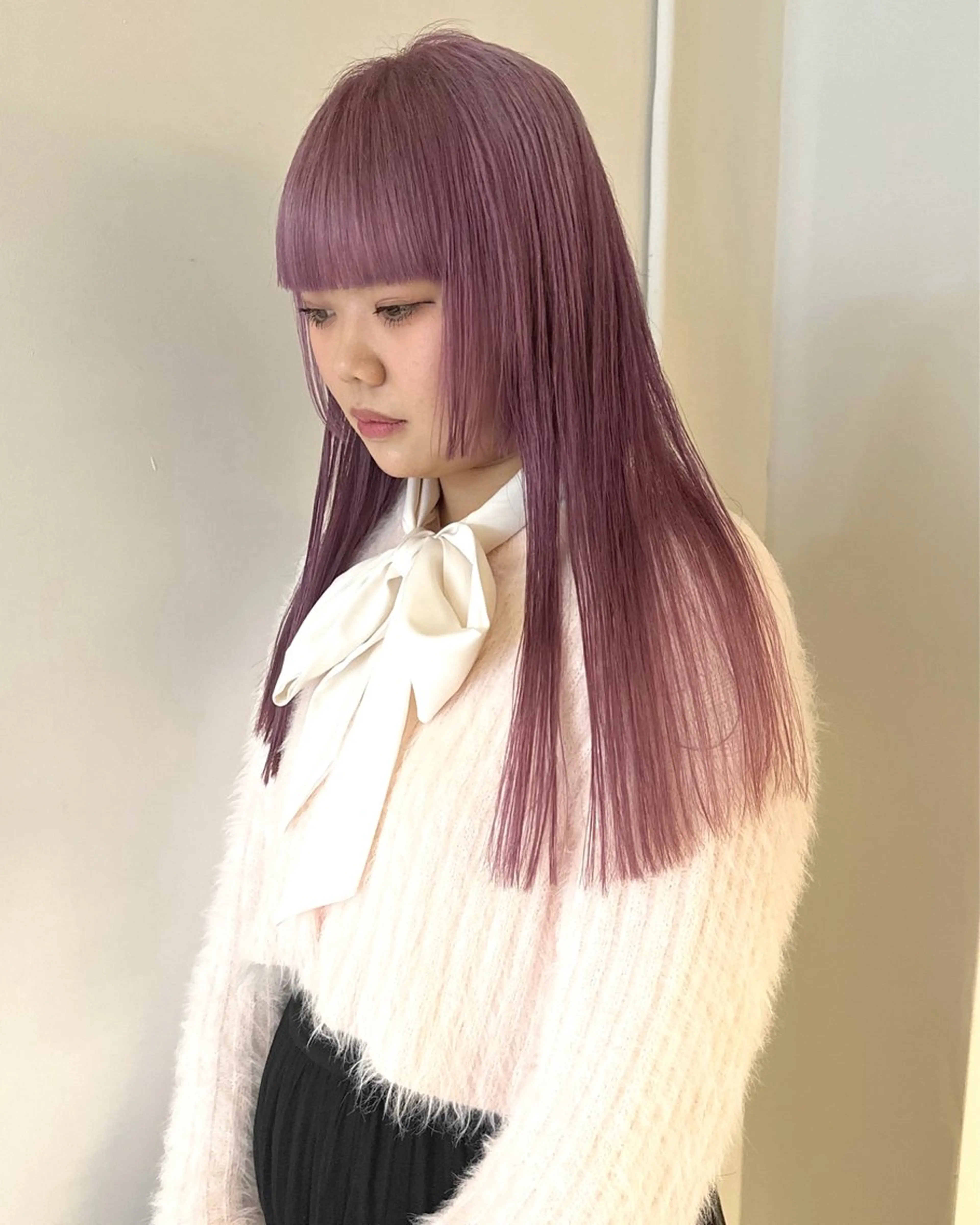 セミロング カラー ラベンダーカラー ピンクカラー ピンクラベンダー 顔周りカット 姫カット RAIMA ハイトーンレイヤーのヘアスタイル