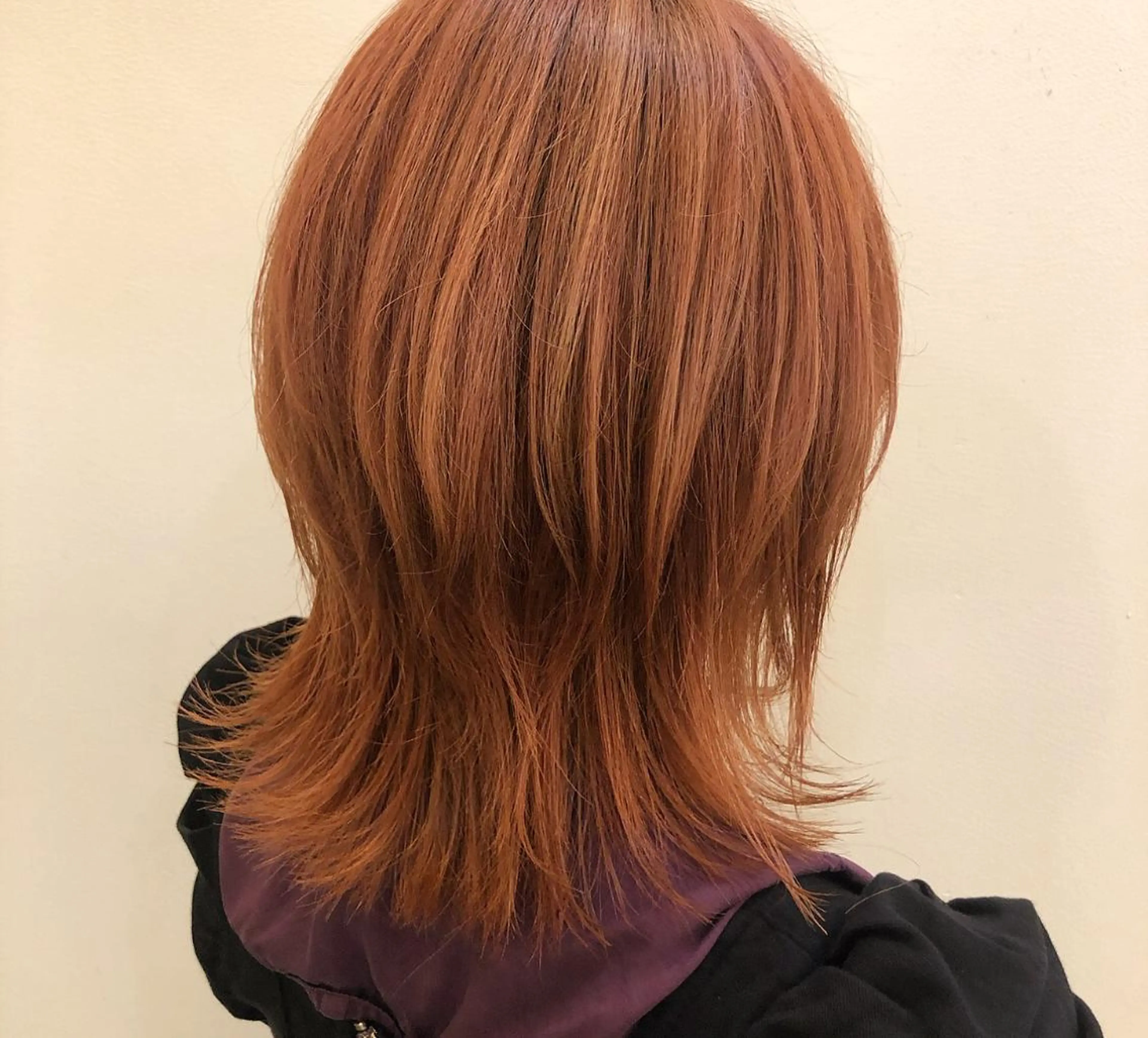 ミディアム ウルフカット カット ヘアカラー トリートメント 坂田 友梨奈のヘアスタイル