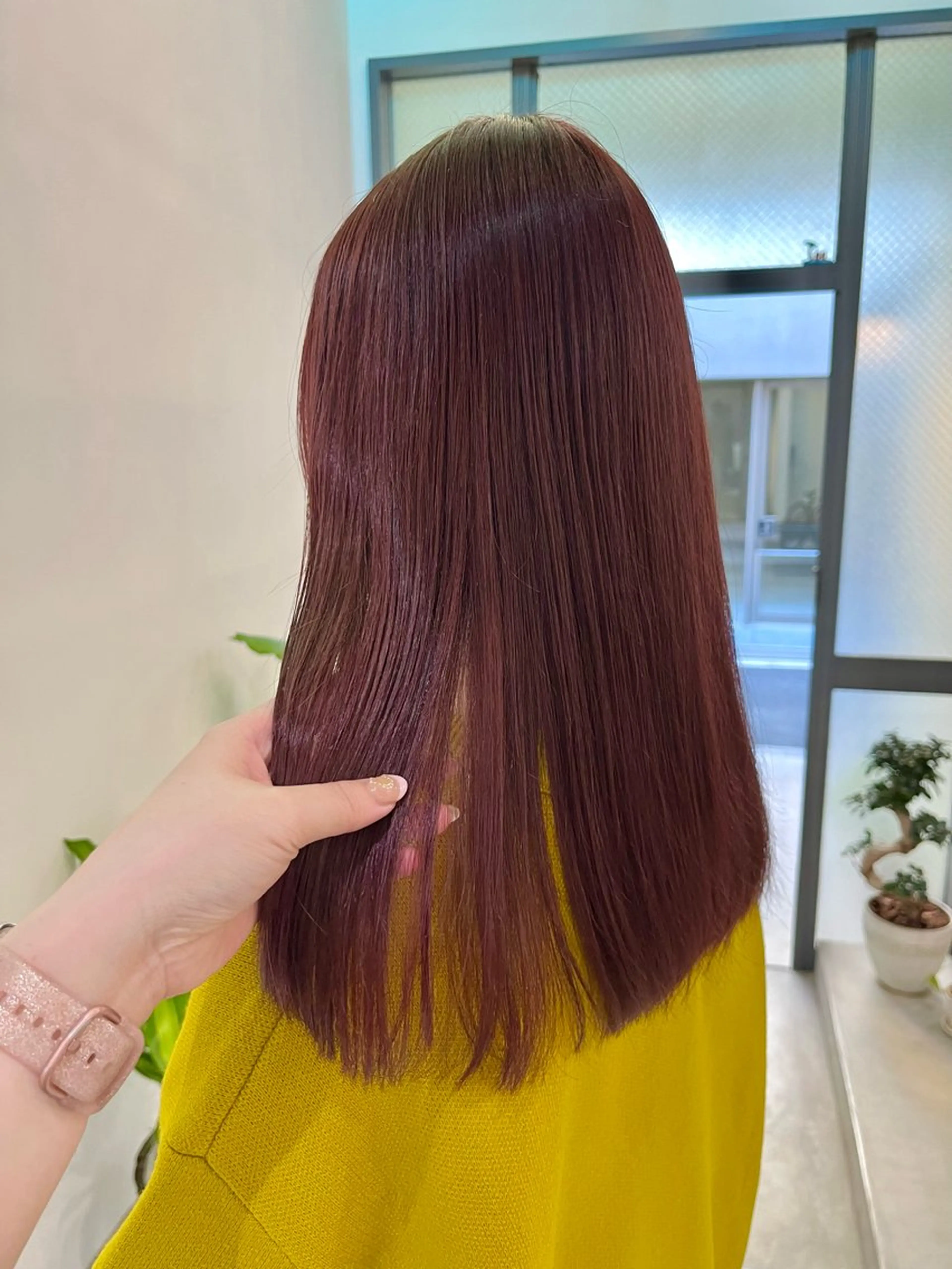 ロング カラー ブリーチ ブラウンカラー ブリーチなしカラー ピンクカラー ピンクブラウン ヘアカラー トリートメント ブリーチなしカラー レイヤーカットのヘアスタイル
