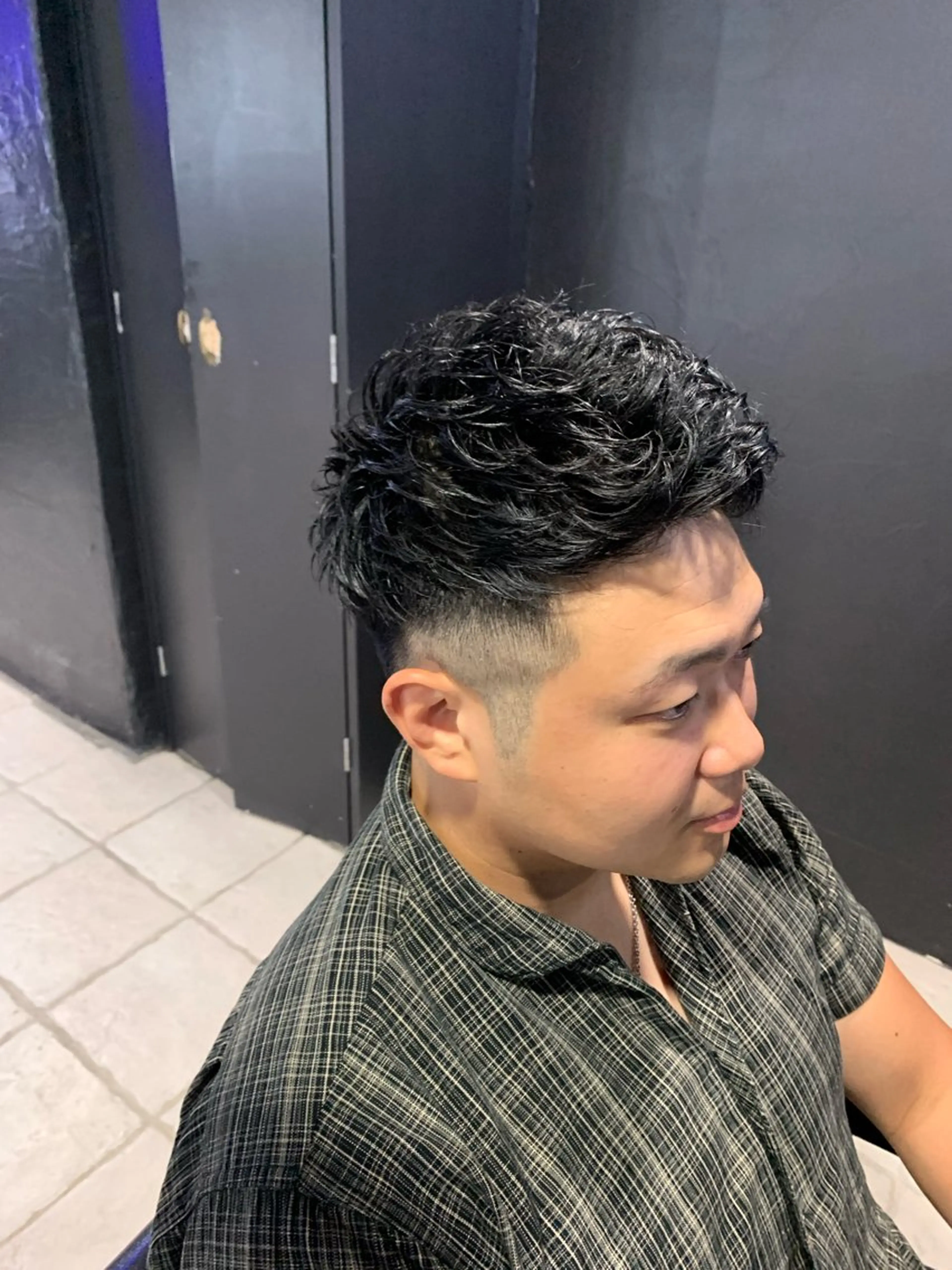 ショート メンズ アップバング メンズパーマ ショートヘア カット パーマ トリートメント ヘアセット メンズパーマ/難波/ 心斎橋　室園亮佑のヘアスタイル