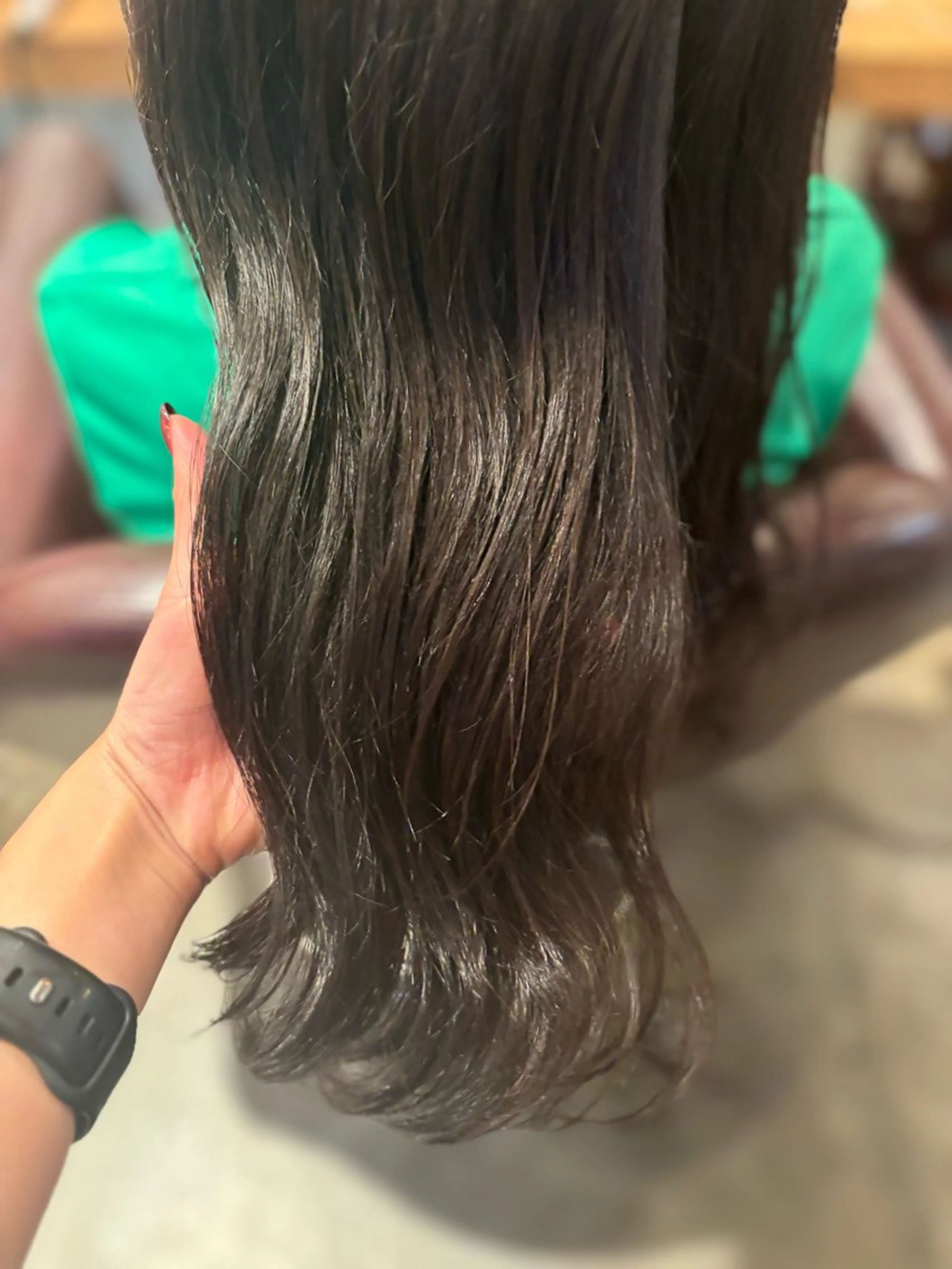 ロング カラー オリーブグレー 髪質改善カラー ベージュ🤎YUMEのヘアスタイル