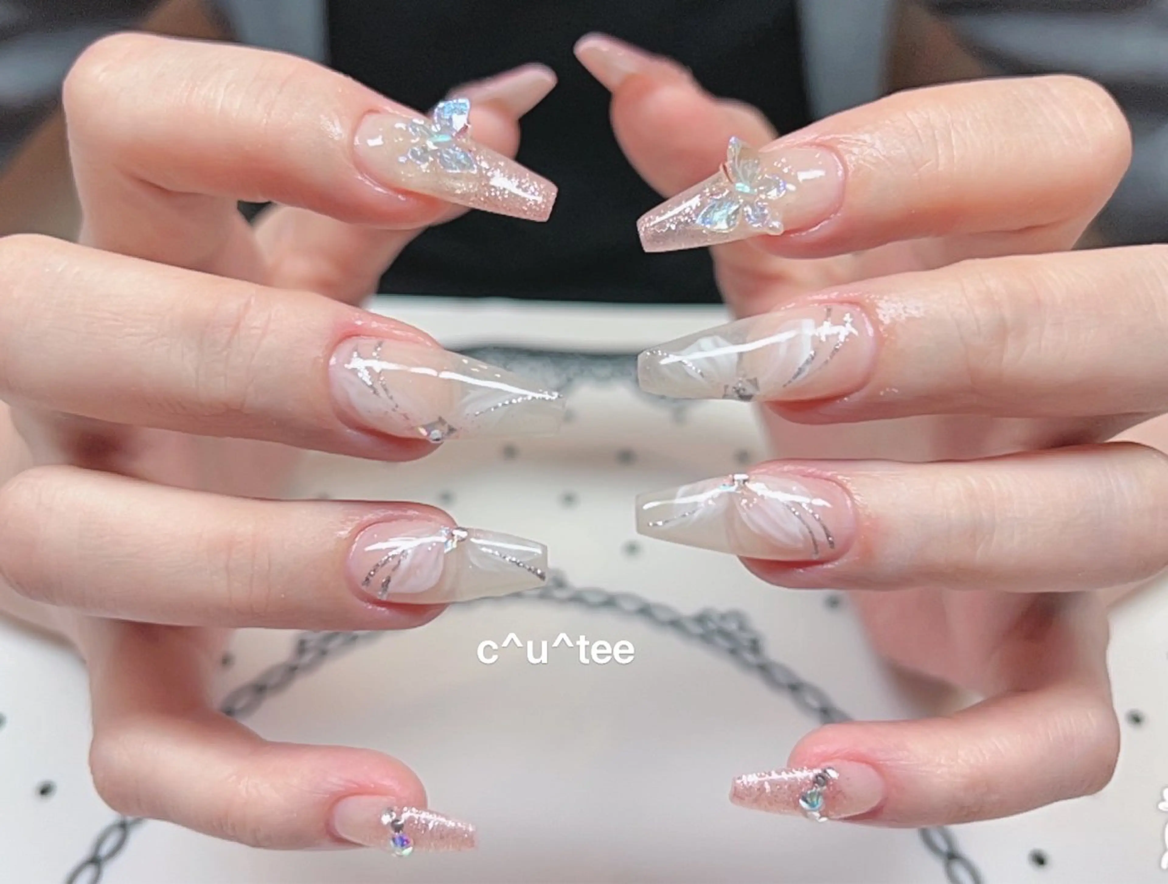 ロング ハンドネイル 🎀CUTEE 🎀レイのネイルデザイン