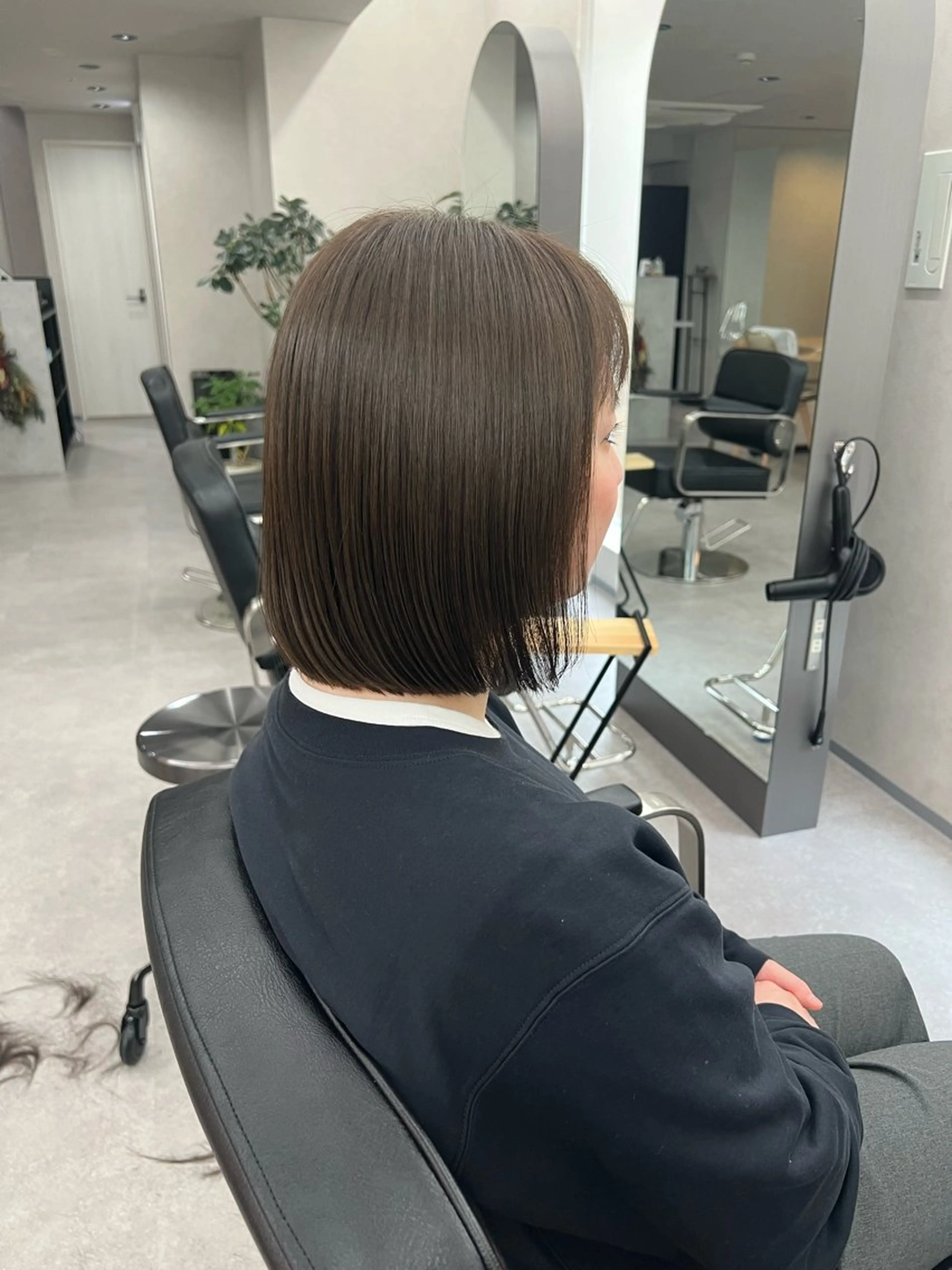 ミディアム カラー 切りっぱなしボブ グレージュ オリーブグレージュ オリーブグレー ボブ カット ヘアカラー トリートメント 🥚紗綺🥚 髪質改善/艶髪のヘアスタイル