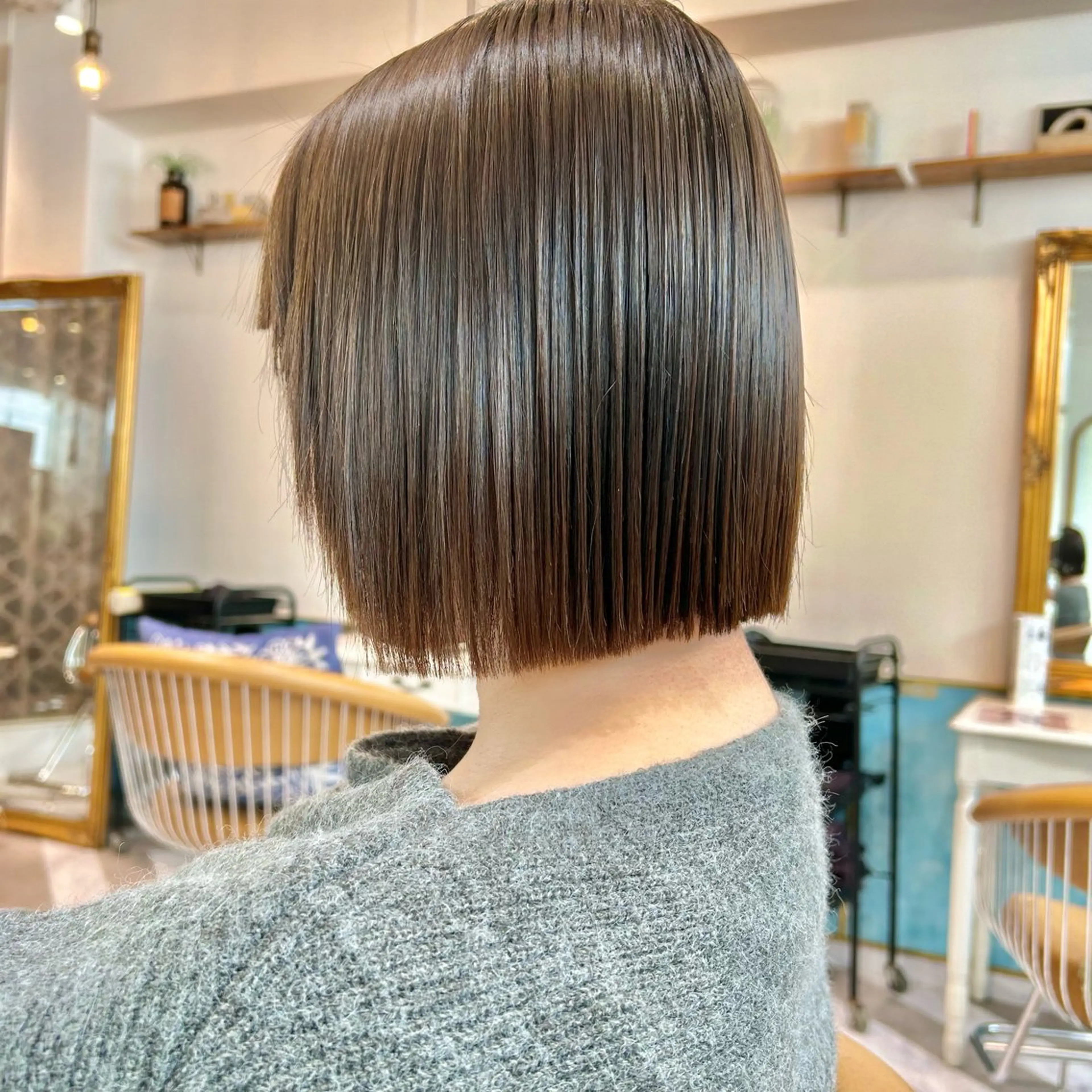 ミディアム カラー ワンレンボブ ブリーチ ブリーチなしカラー ボブ 顔周りカット カット ヘアカラー 縮毛矯正 髪質改善【縮毛矯正】 美髪ボブを量産する人のヘアスタイル