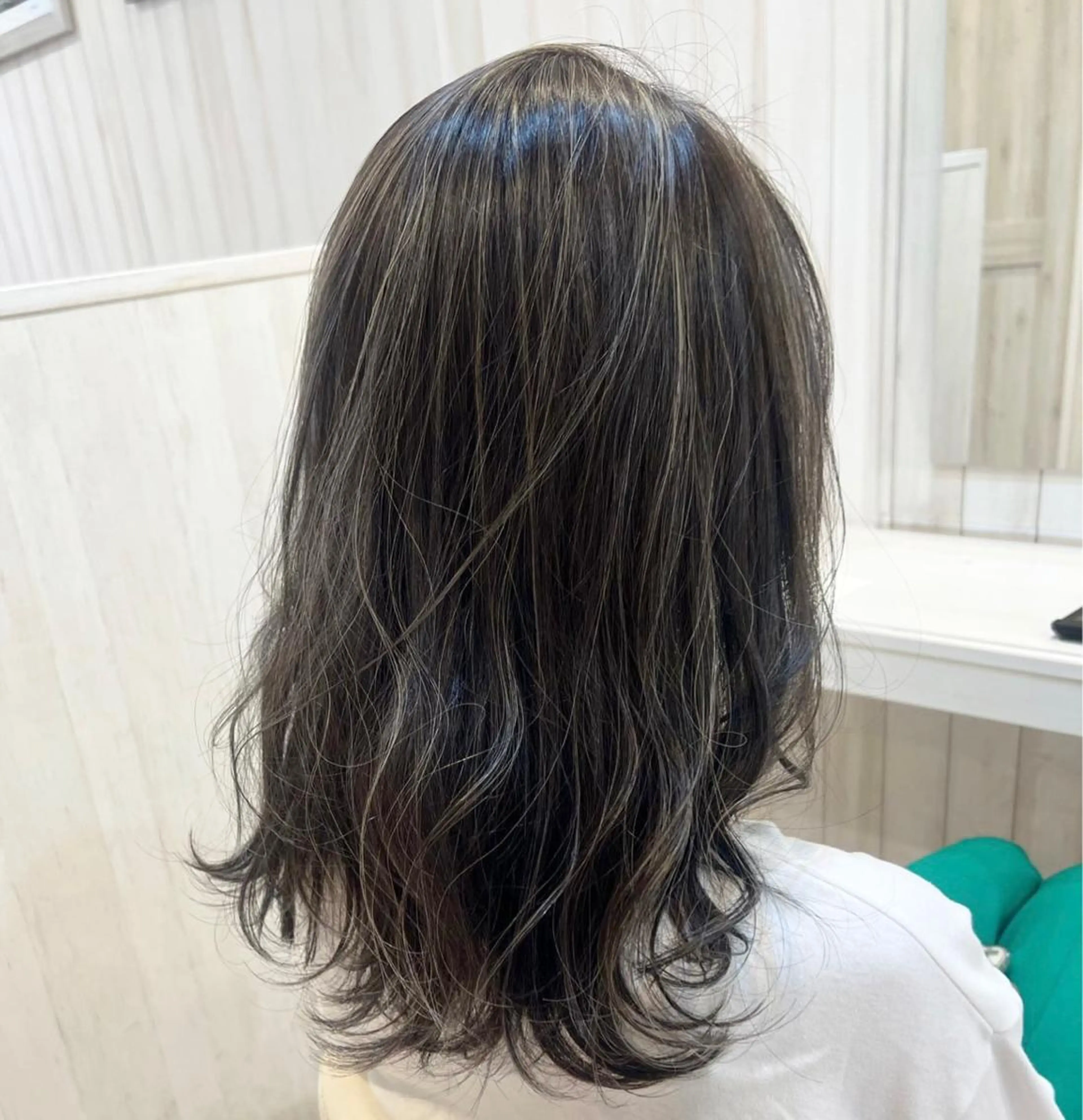 ミディアム カラー 佐藤史哉* 韓国レイヤー赤み除去のヘアスタイル