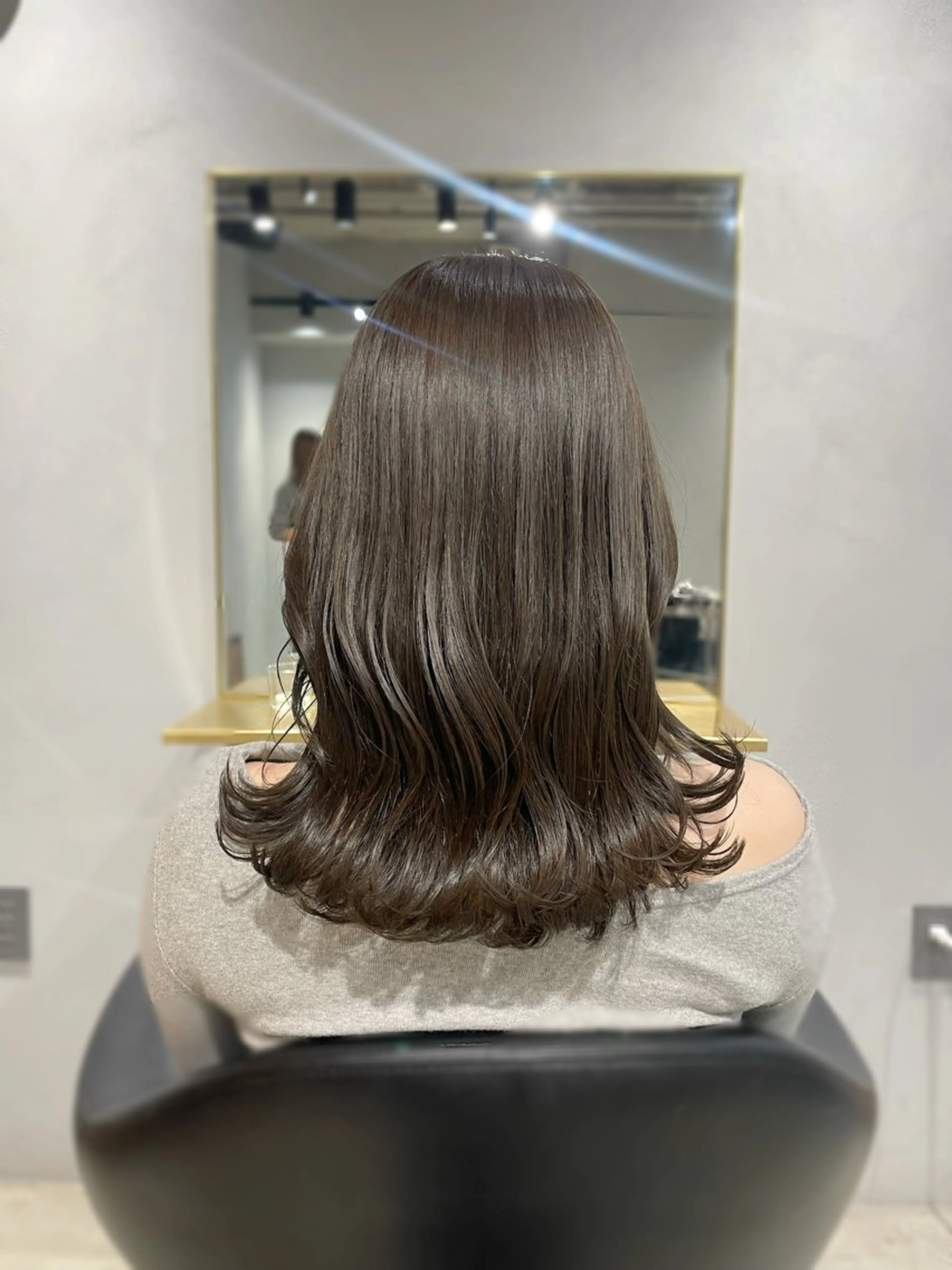 ミディアム カラー ベージュカラー オリーブベージュ オリーブカラー カット ヘアカラー トリートメント 【arc】Ruri コテ巻き風パーマのヘアスタイル
