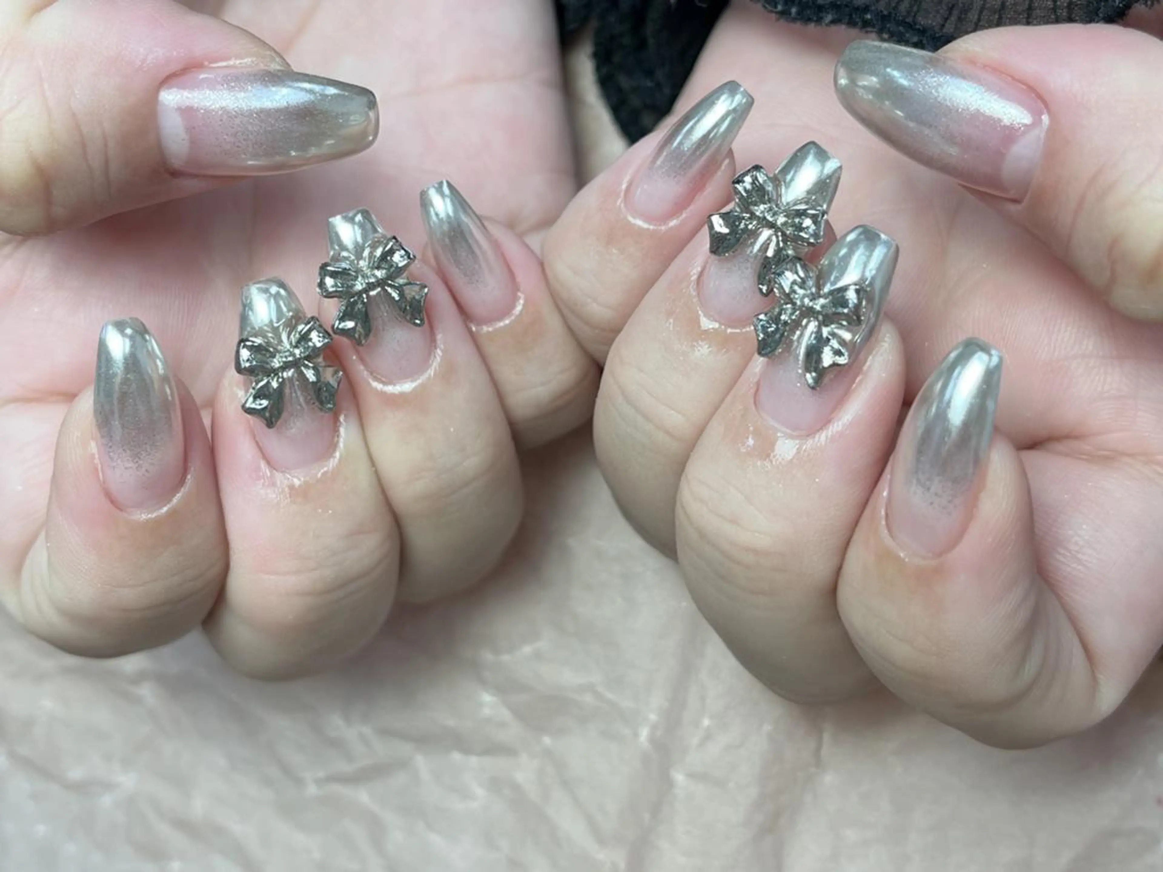 ネイル ゴージャス リボン シルバー ハンドネイル ToliyDeliy Nail Salonのネイルデザイン