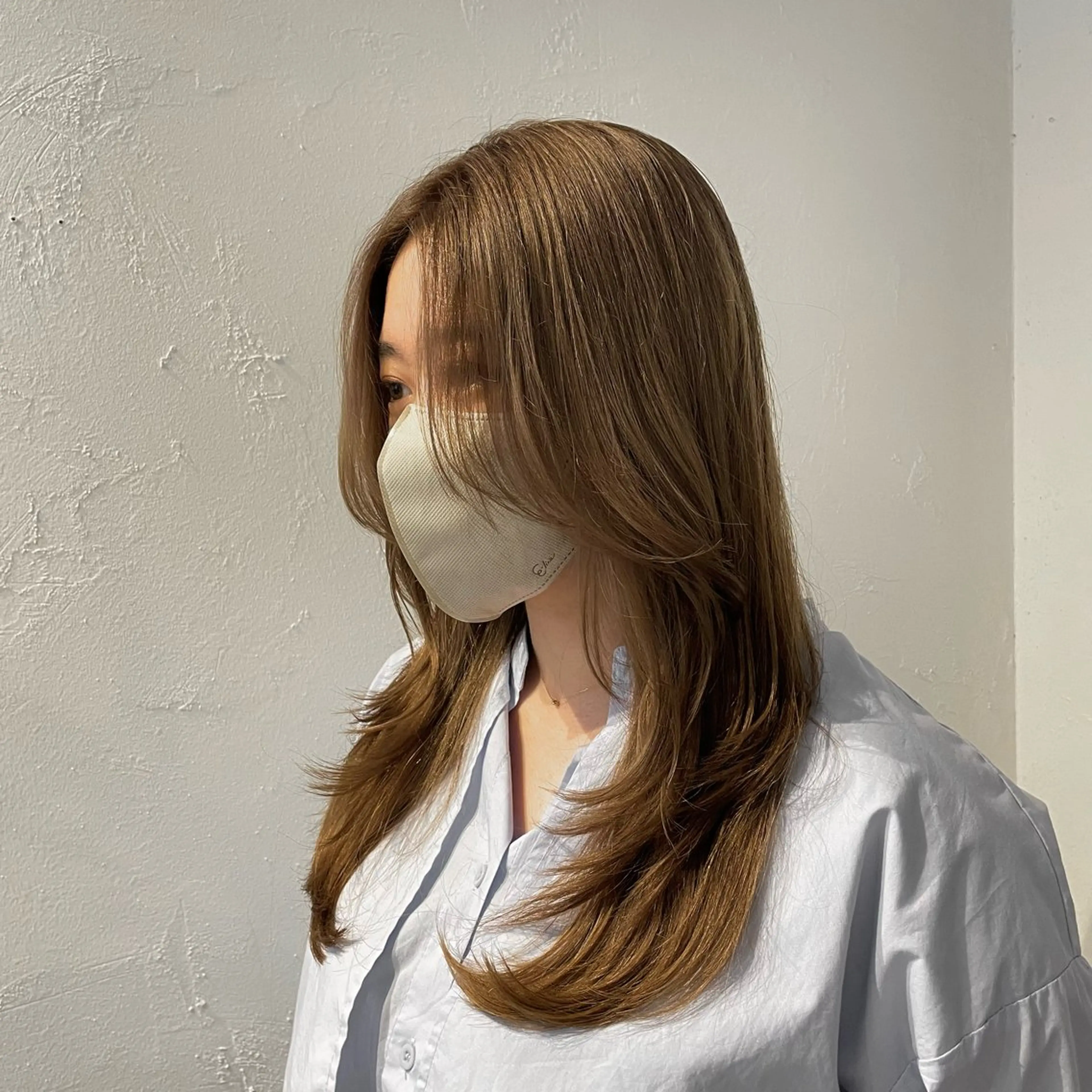 ロング カラー ヘアアレンジ mina / 透明感ベージュカラーのヘアスタイル