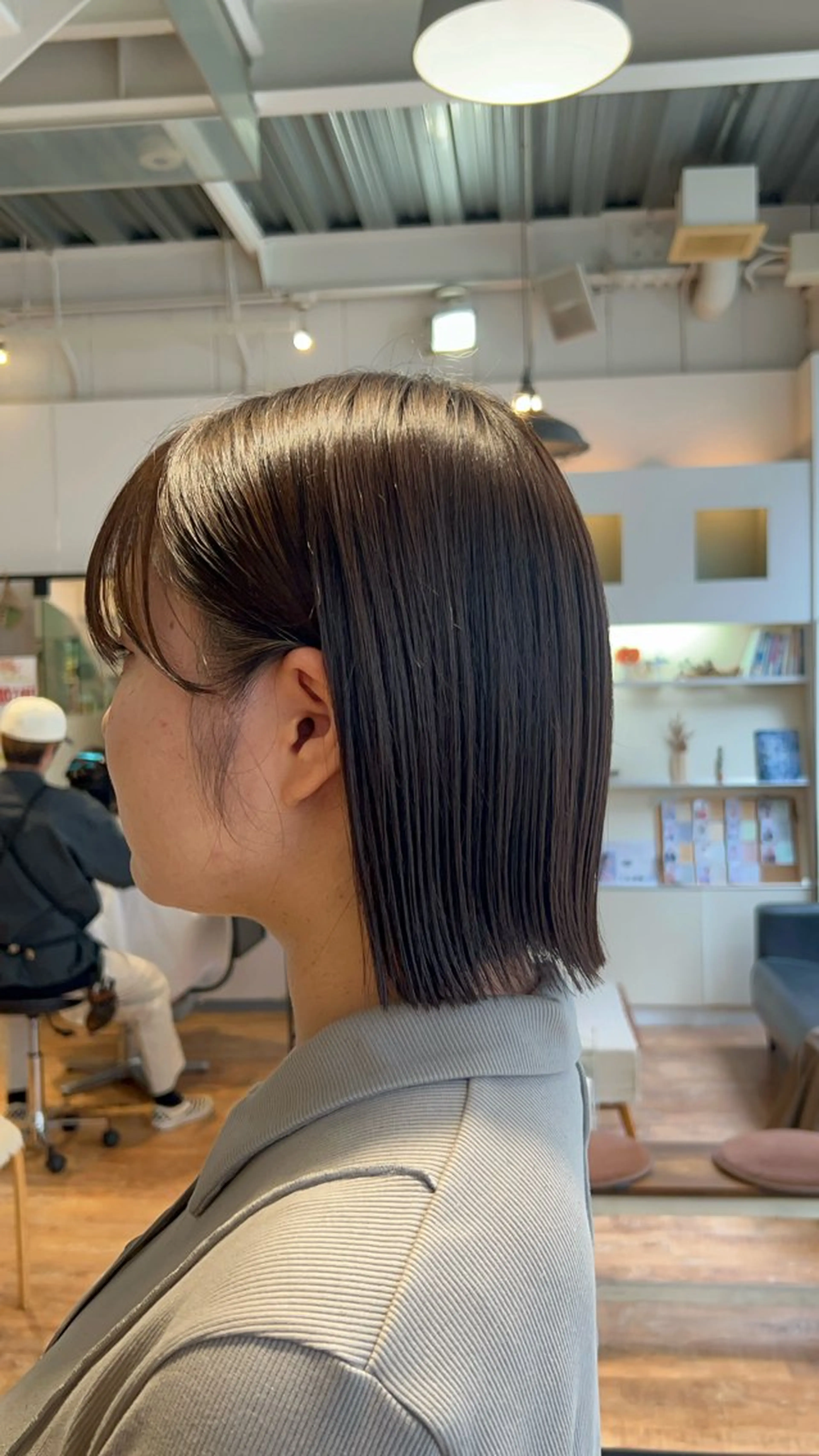 ミディアム 切りっぱなしボブ ボブ カット ヘアカラー トリートメント インナーカラー♡ Nanakoのヘアスタイル