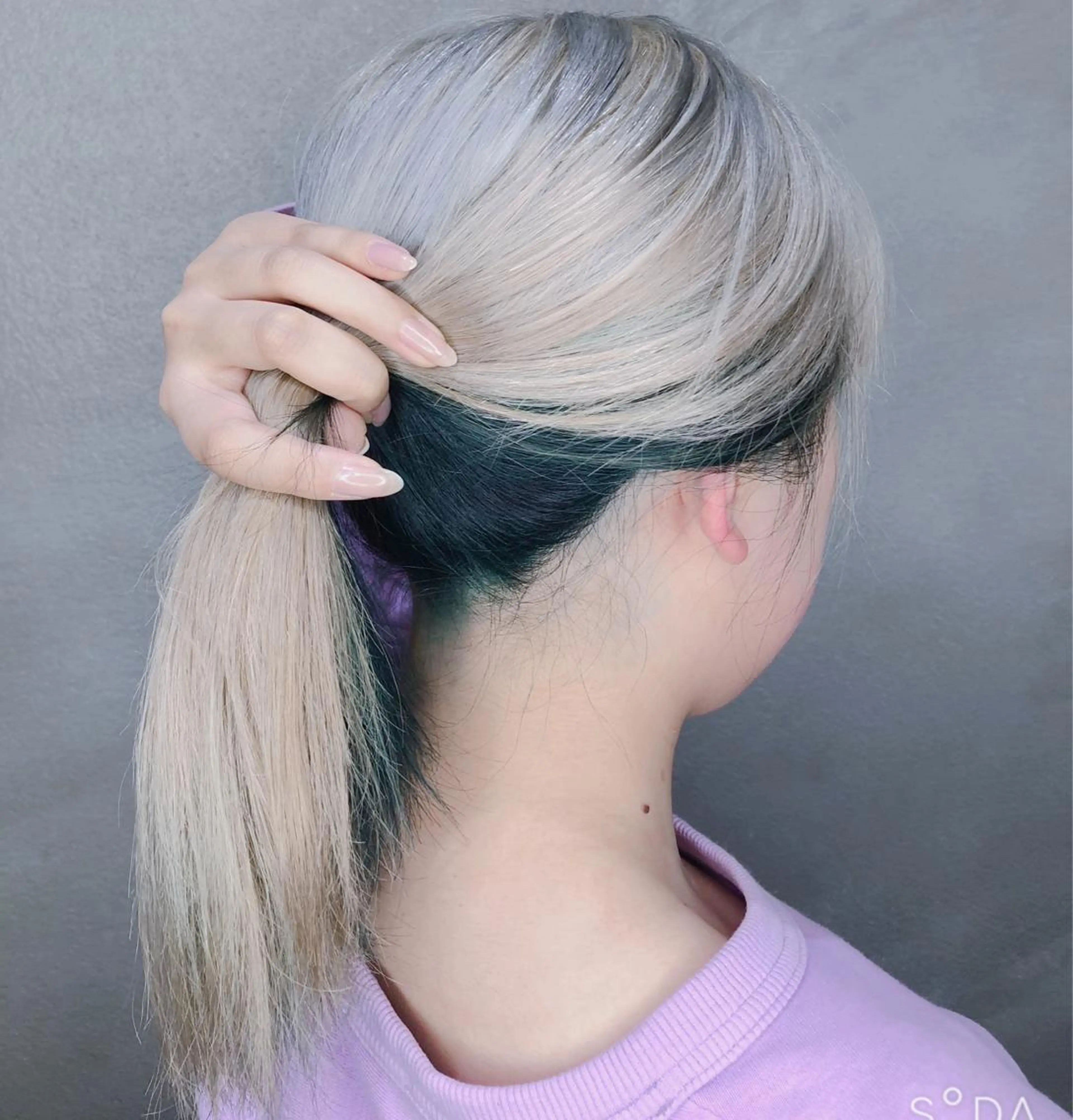 セミロング カラー ハイトーンカラー インナーカラー カット ヘアカラー edge.所属・くまがい みゆ【edge.】のヘアスタイル