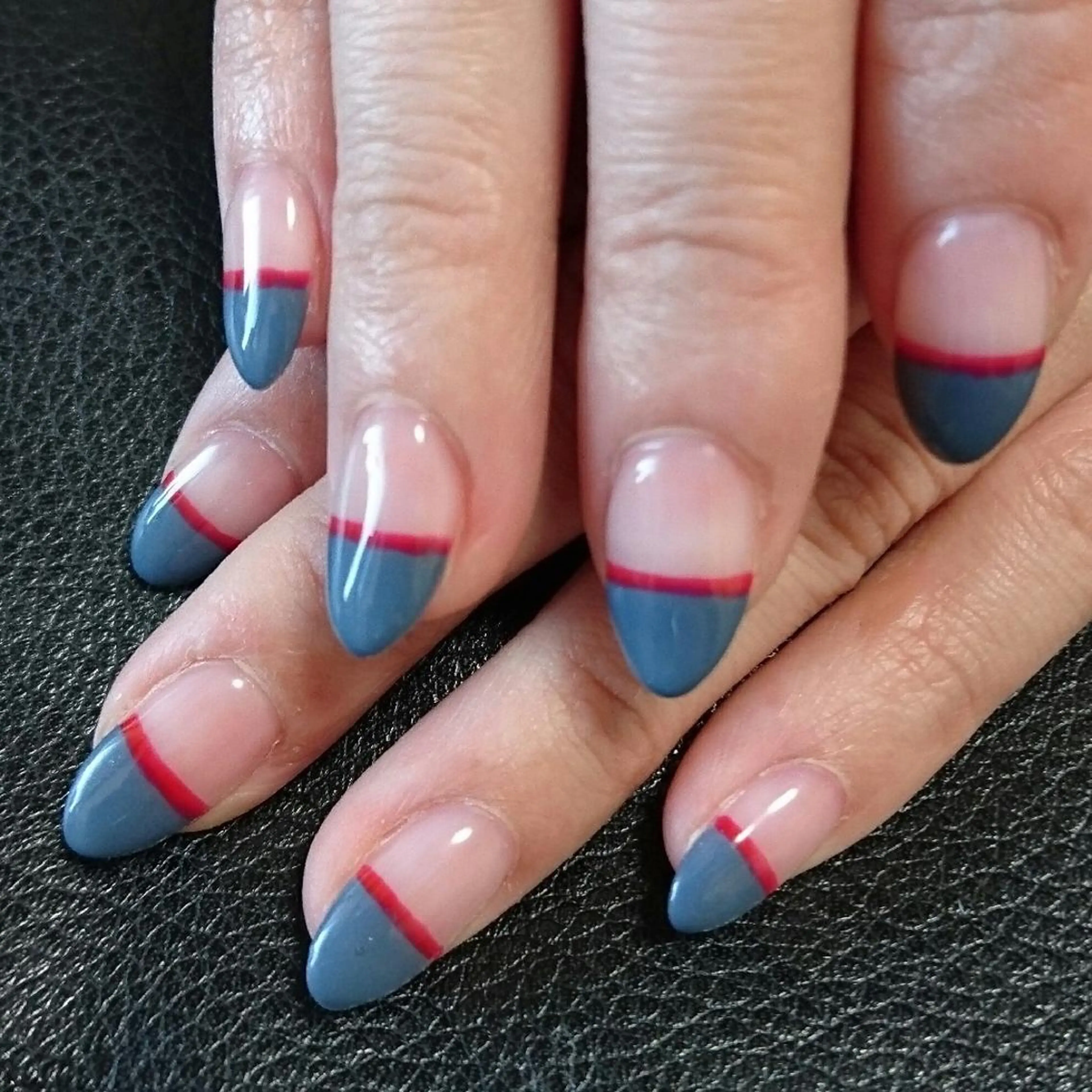 ネイル ブルー ボルドー Lilith Nailのネイルデザイン