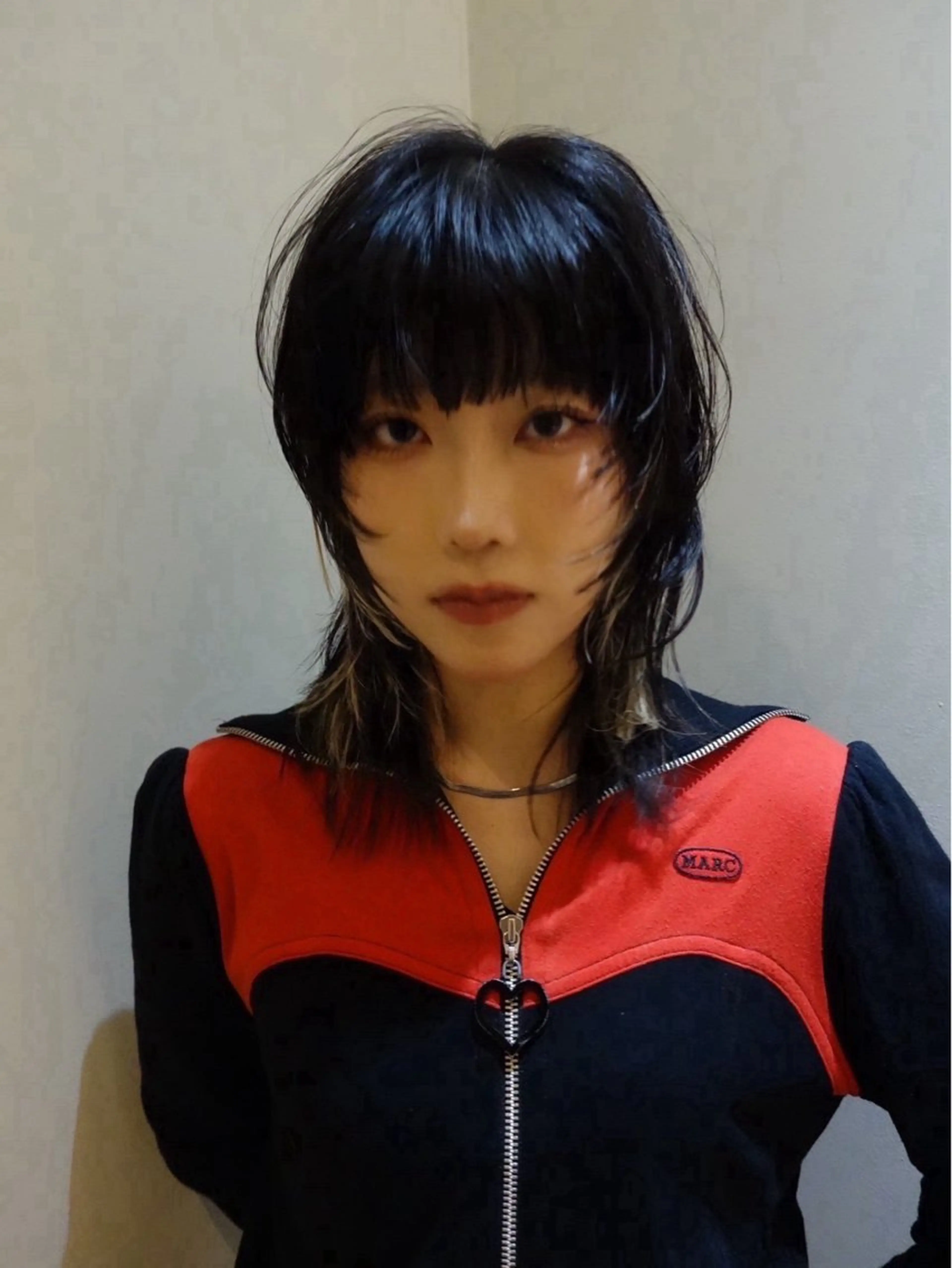 ミディアム 顔まわりレイヤー 顔周りカット レイヤーカット ウルフカット OASIS表参道所属・OASIS 表参道 ミカド サトル△のヘアスタイル