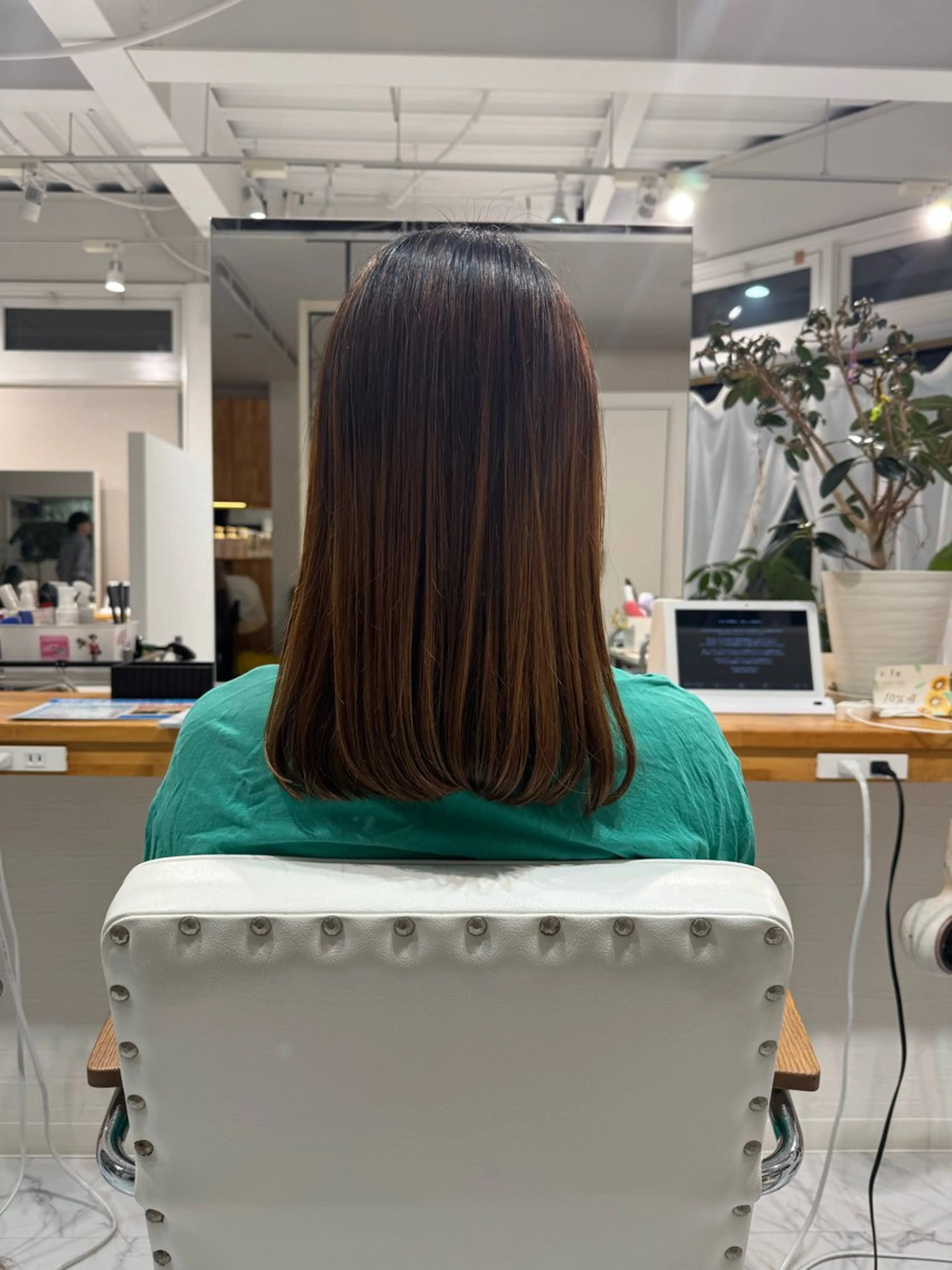 カットモデル　ミディアムヘアの写真
