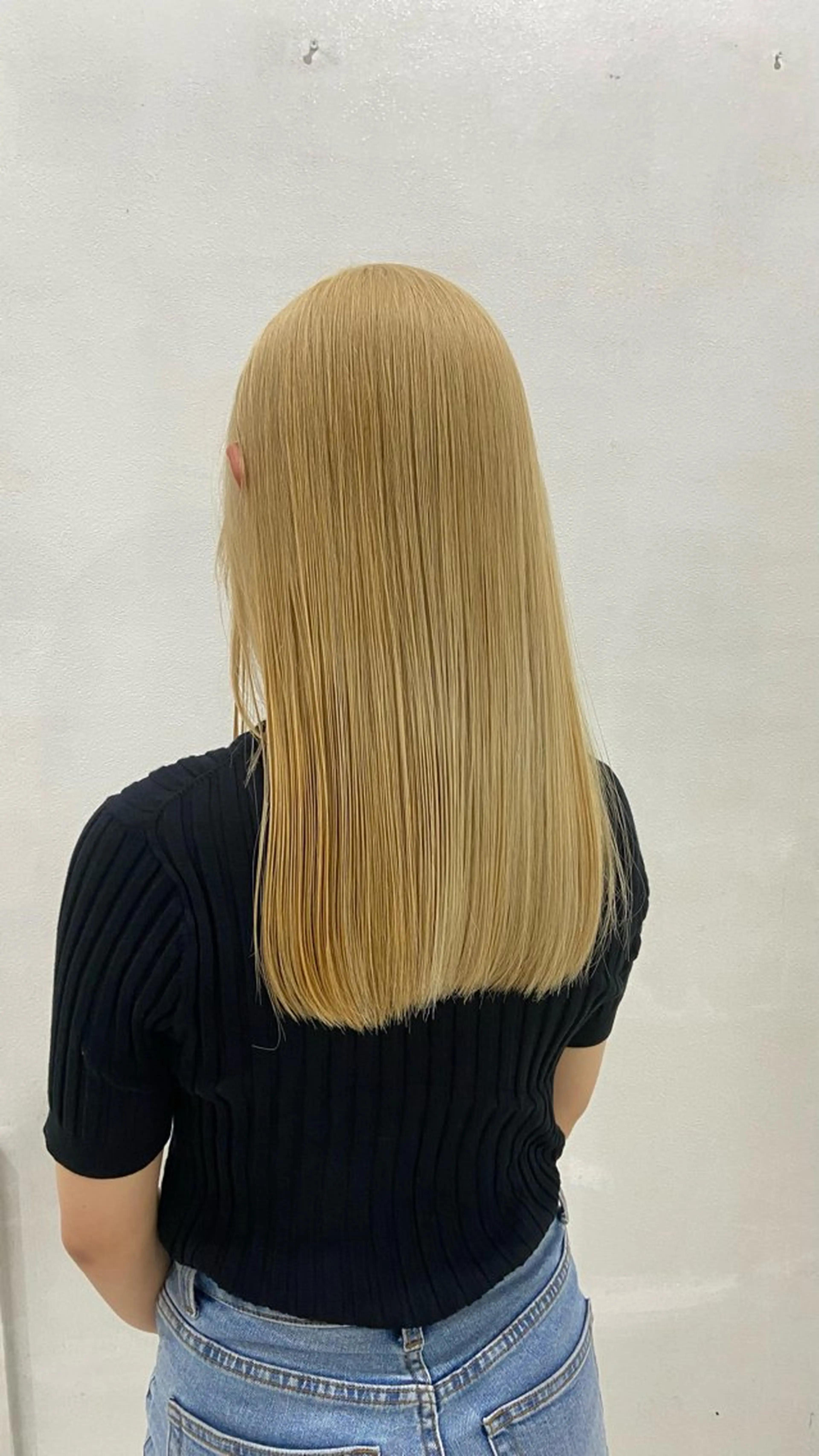 ロング カラー ベージュカラー ブリーチ 抜きっぱなしブロンド ブロンド ケアブリーチ カット ヘアカラー トリートメント SALOWIN札幌大通り所属・札幌ハイトーン/ ブリーチカラー/ドイのヘアスタイル