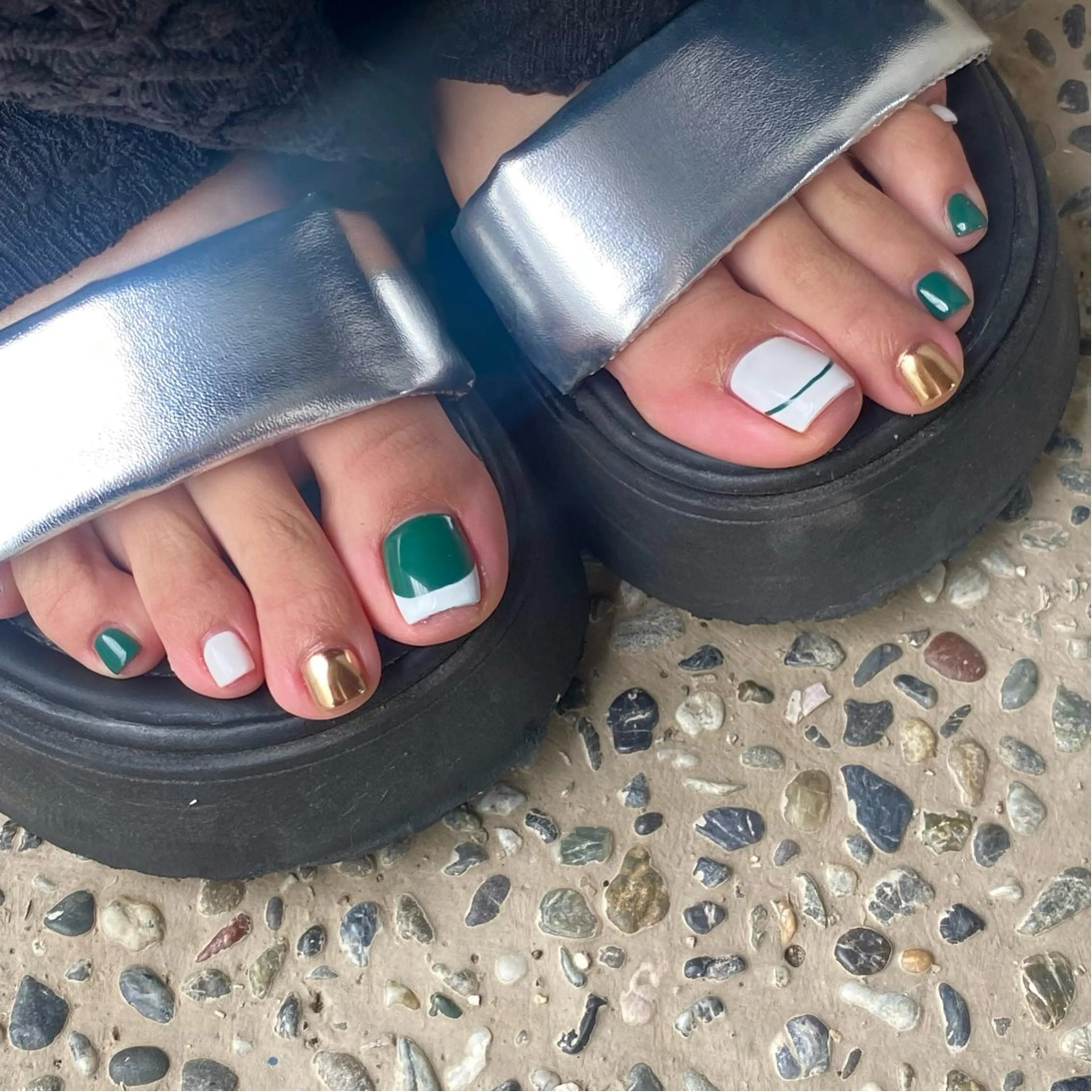 ネイル フットネイル グリーン ワンカラーネイル soleil所属・舞鶴 奈々美のネイルデザイン
