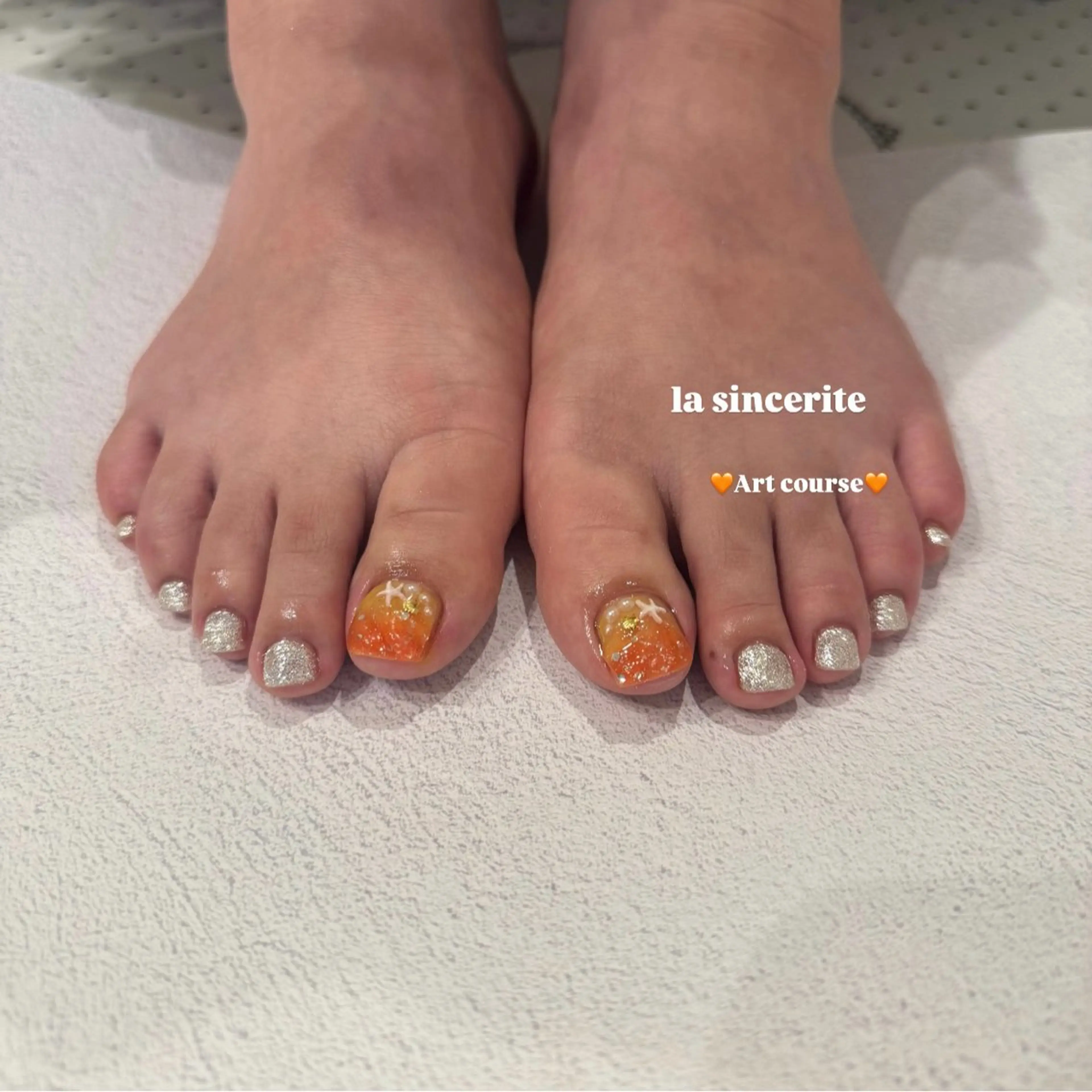 フット🦶🏻　オフあり2本アートの写真