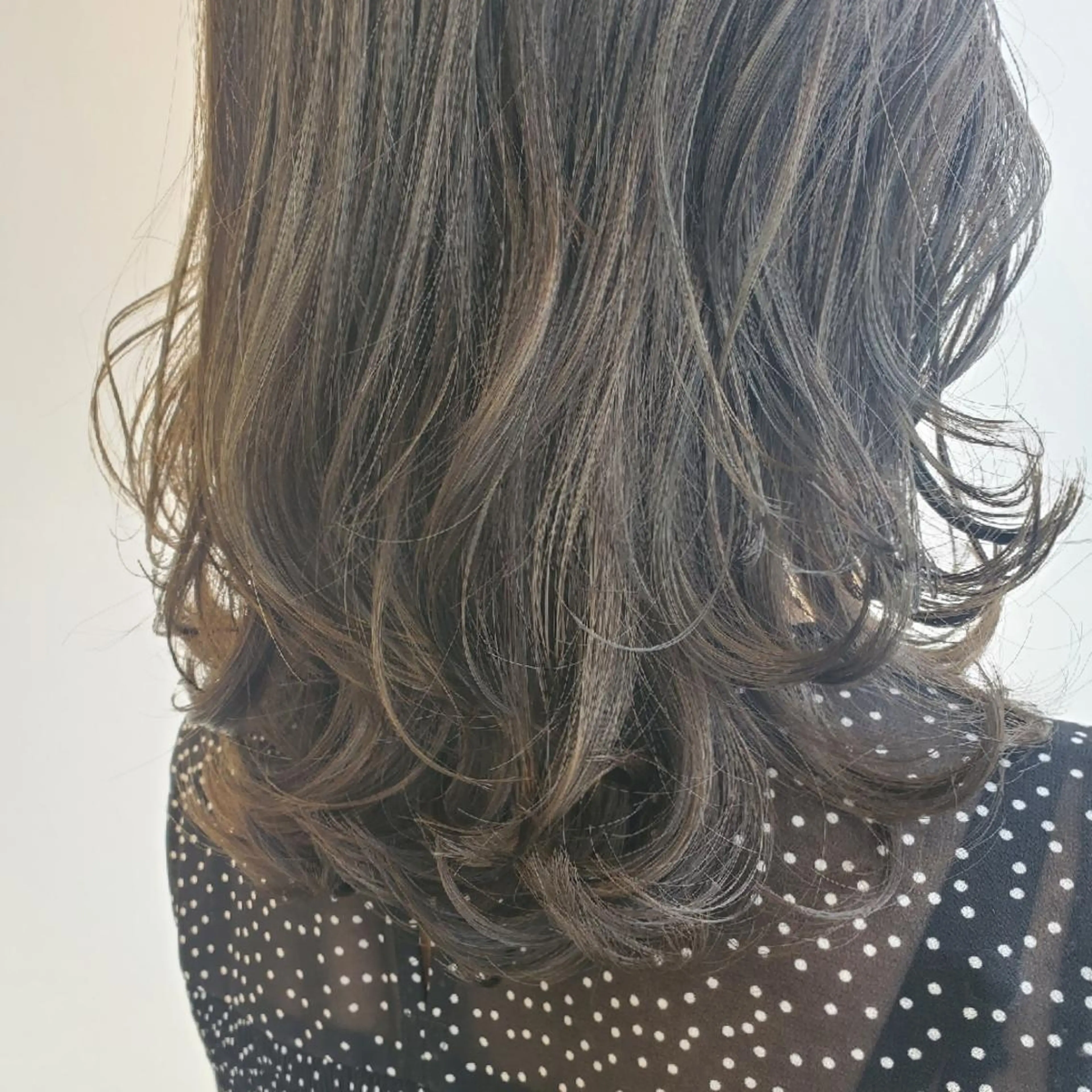ミディアム カラー マネージャー 西村優子のヘアスタイル