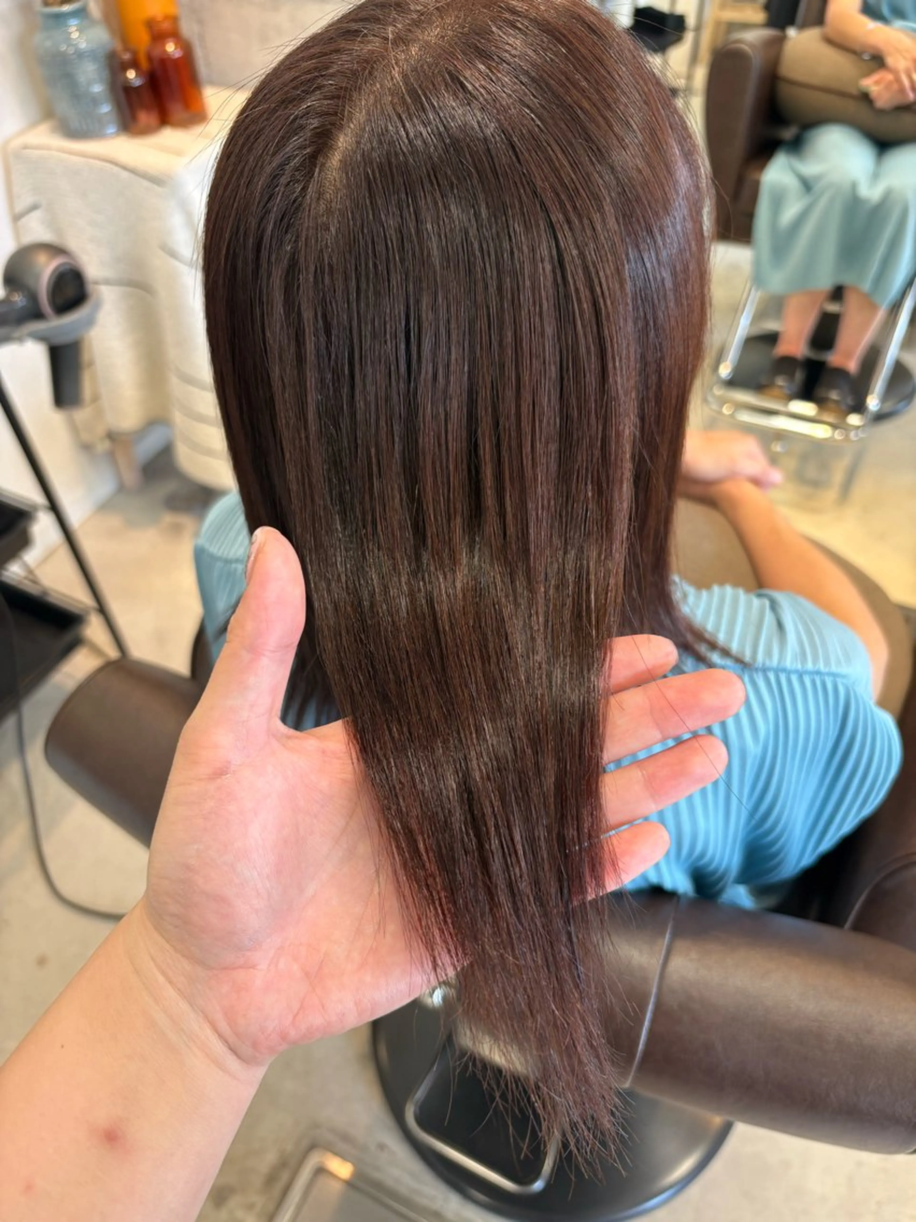 ミディアム カット 縮毛矯正 トリートメント 中村 潮音のヘアスタイル