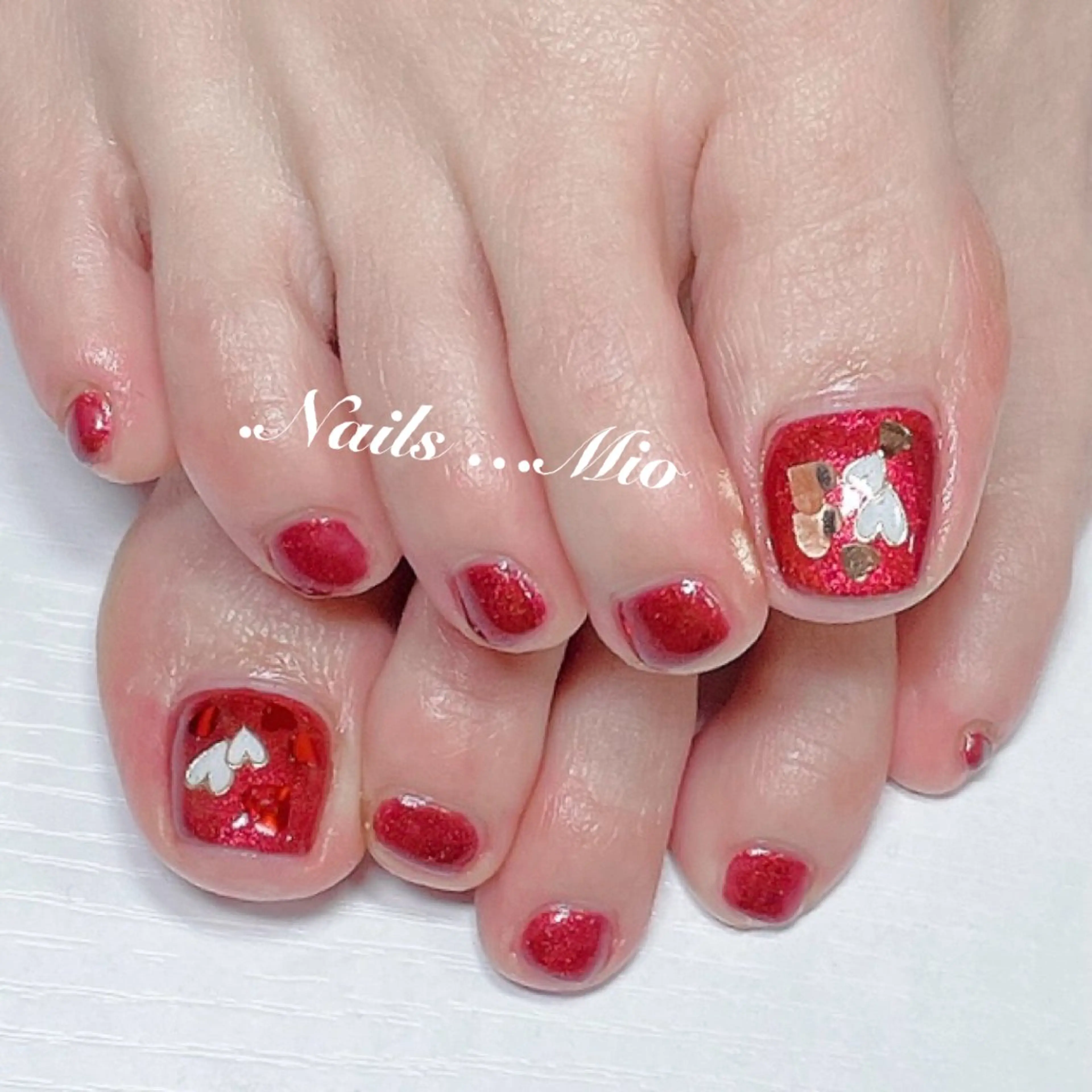 ネイル アートネイル フットネイル ジェルネイル ワンカラーネイル 赤色 .Nails Mio 赤羽西ネイルサロンのネイルデザイン