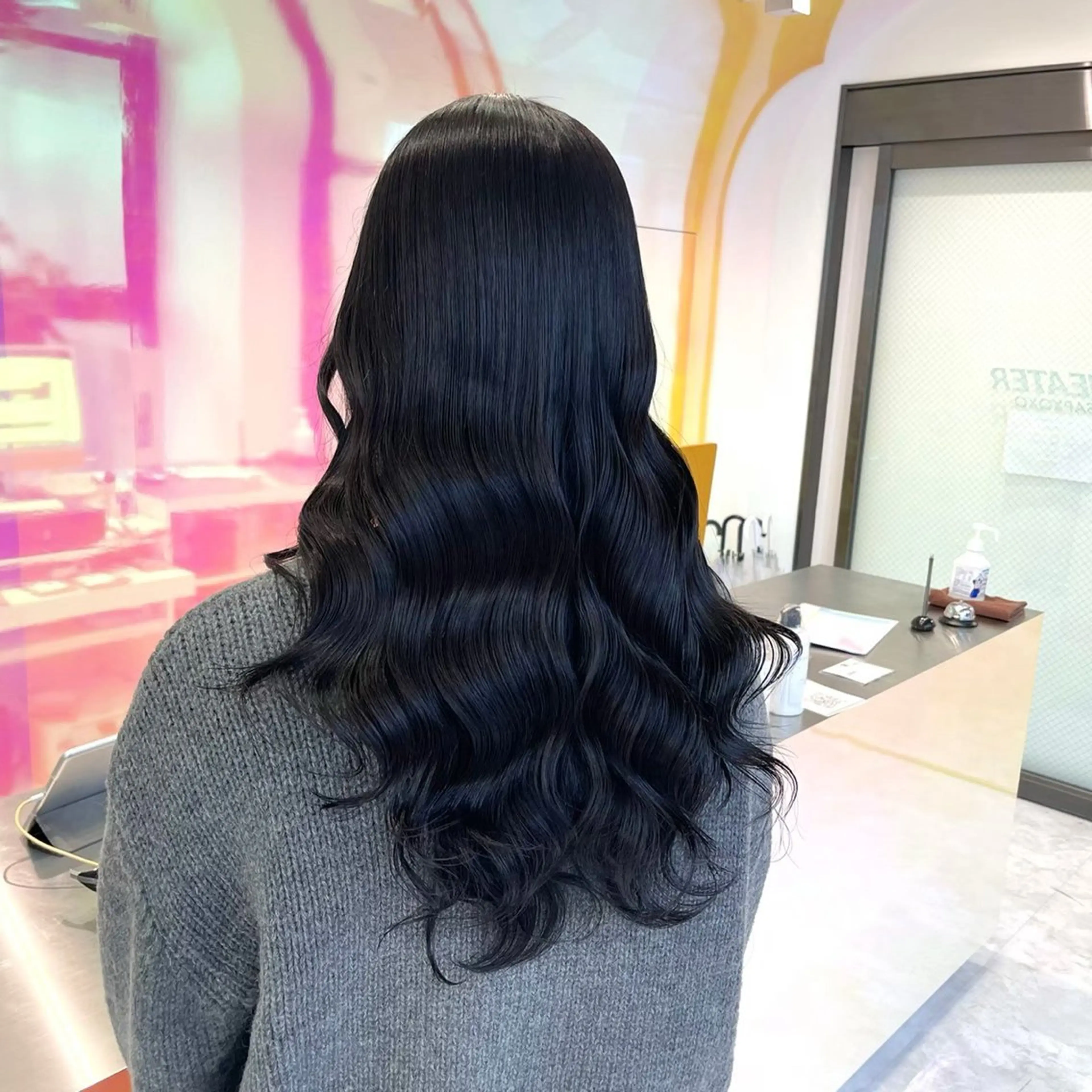 ロング カラー パーマ ヘアアレンジ 透明感ブリーチカラー 🌈TOMOHIROのヘアスタイル