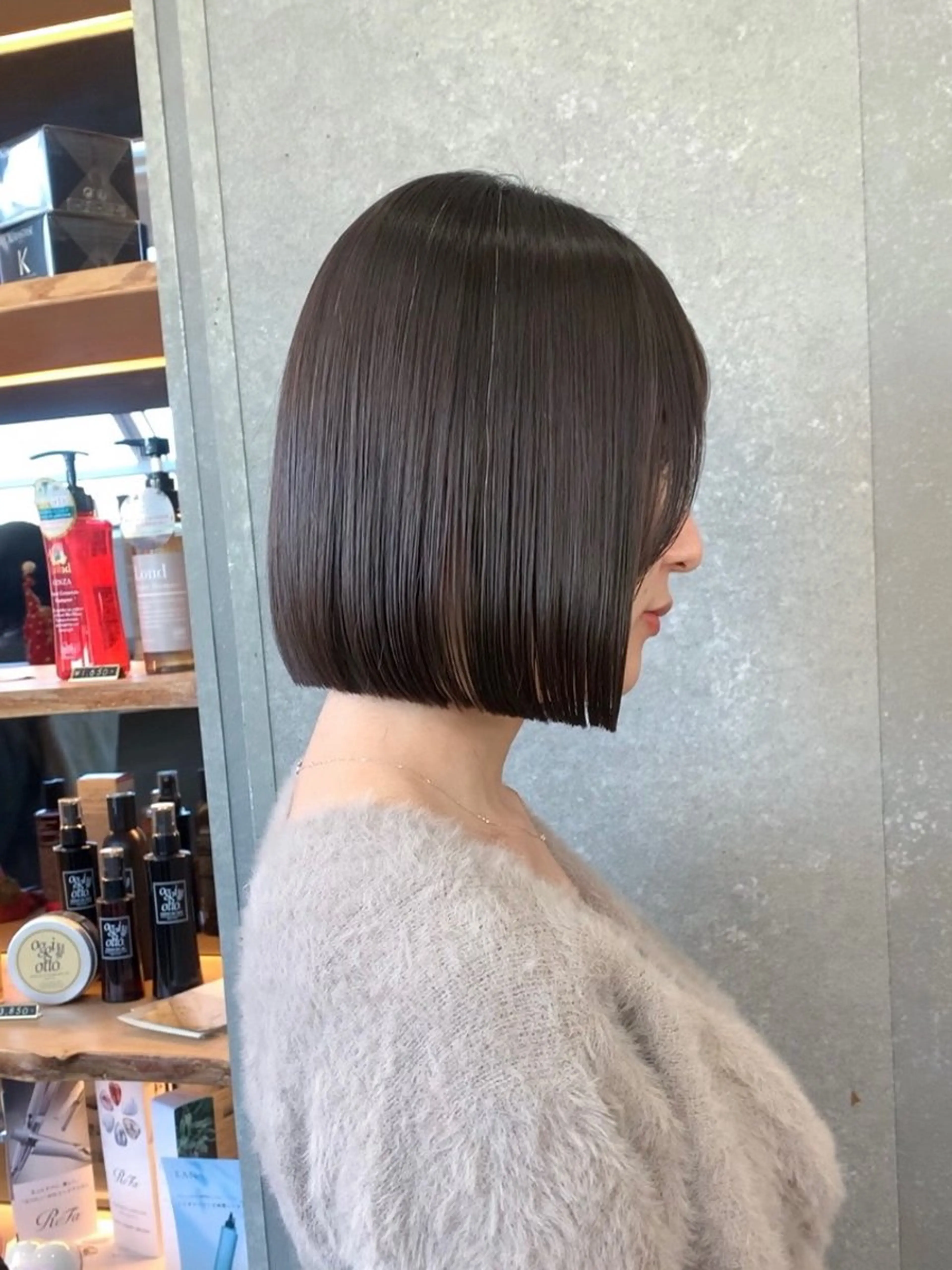 ショート カラー 切りっぱなしボブ 前下がりボブ ショートボブ ブリーチ ブリーチなしカラー カット ヘアカラー 縮毛矯正 トリートメント 伊 杏のヘアスタイル