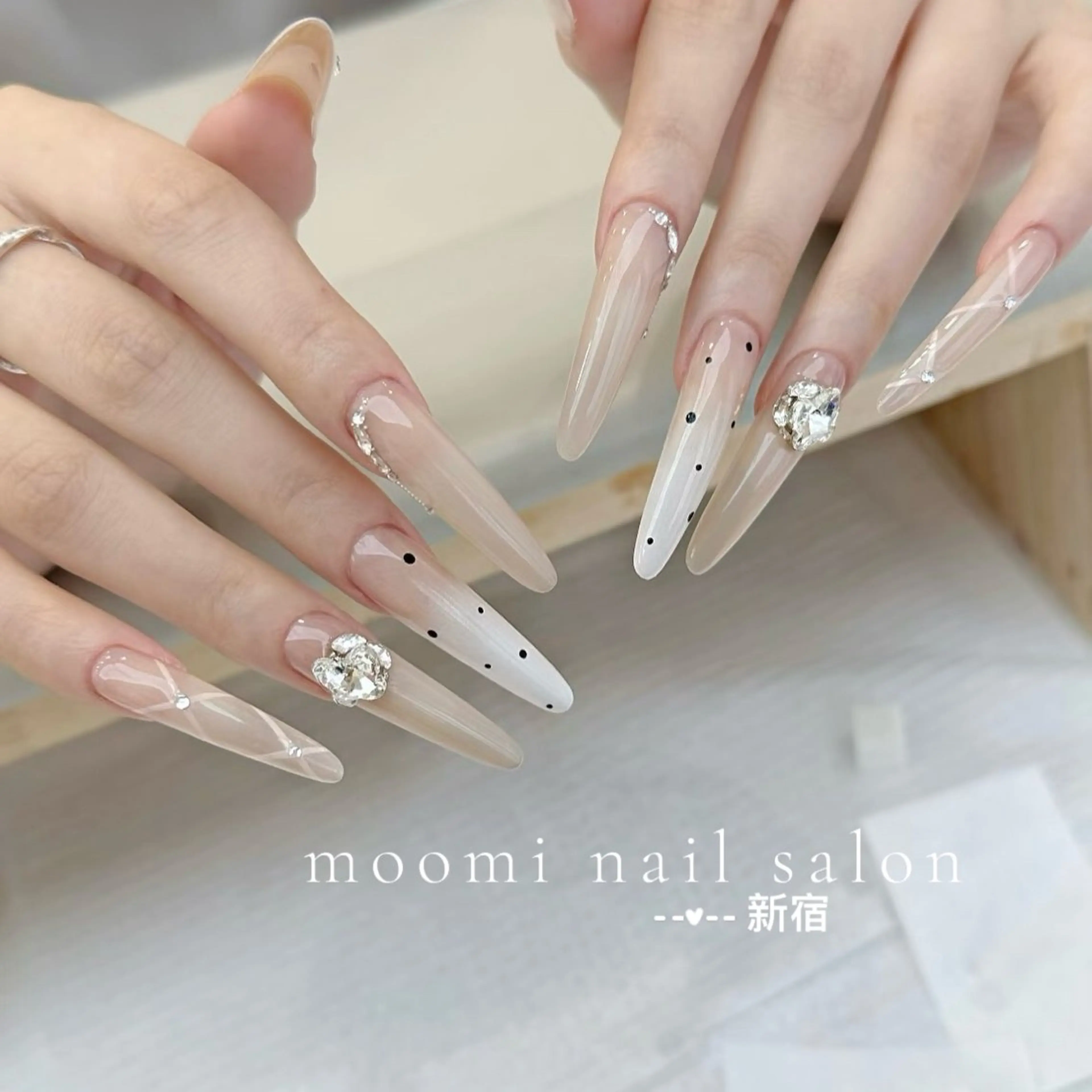 ネイル チークネイル フレンチネイル ジェルネイル グラデーション ハート ハンドネイル moomi nail スカルプ専門のネイルデザイン