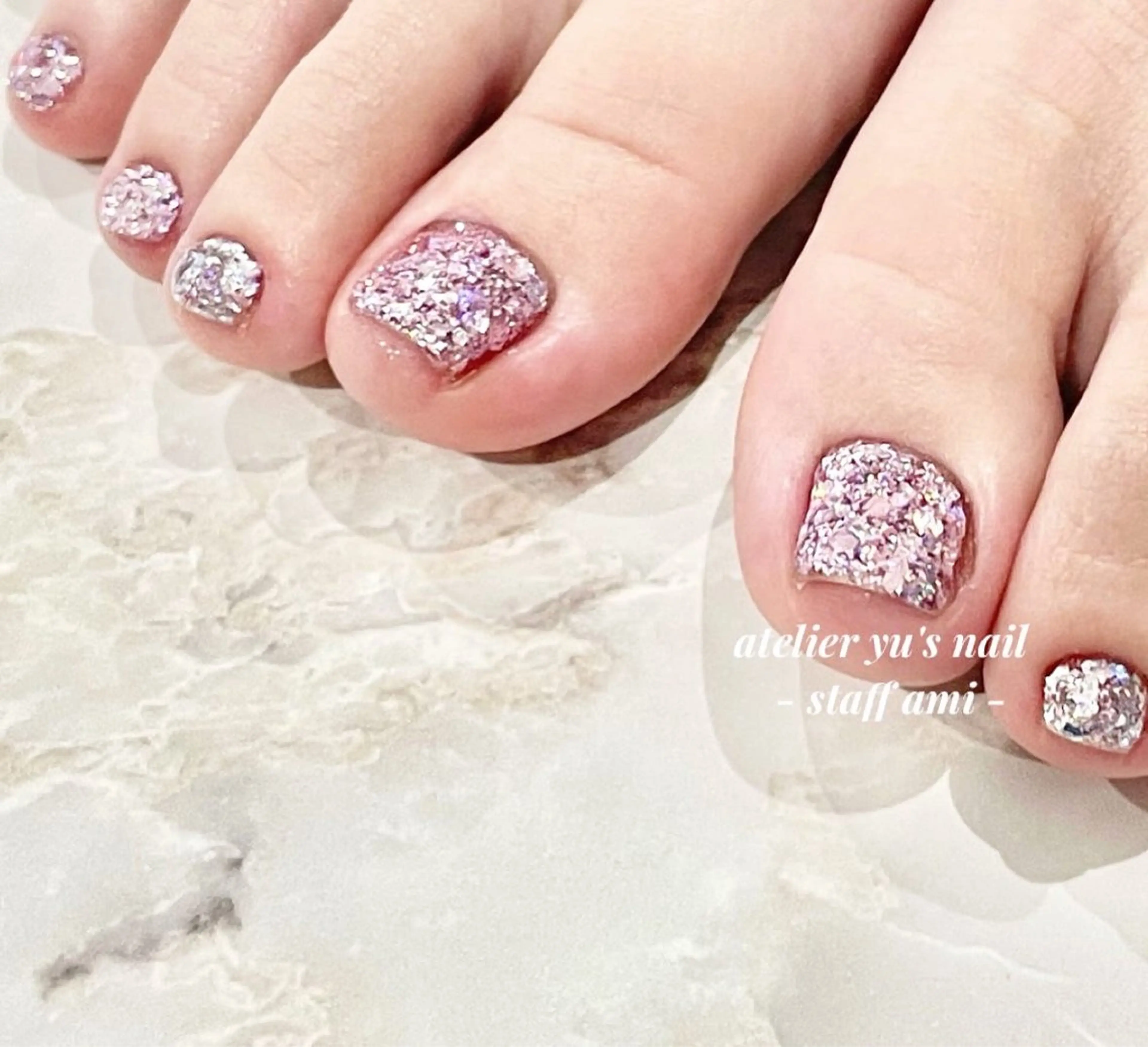 ネイル フットネイル ラメ(グリッター) atelier yu's nail所属・atelier yu's nailのネイルデザイン
