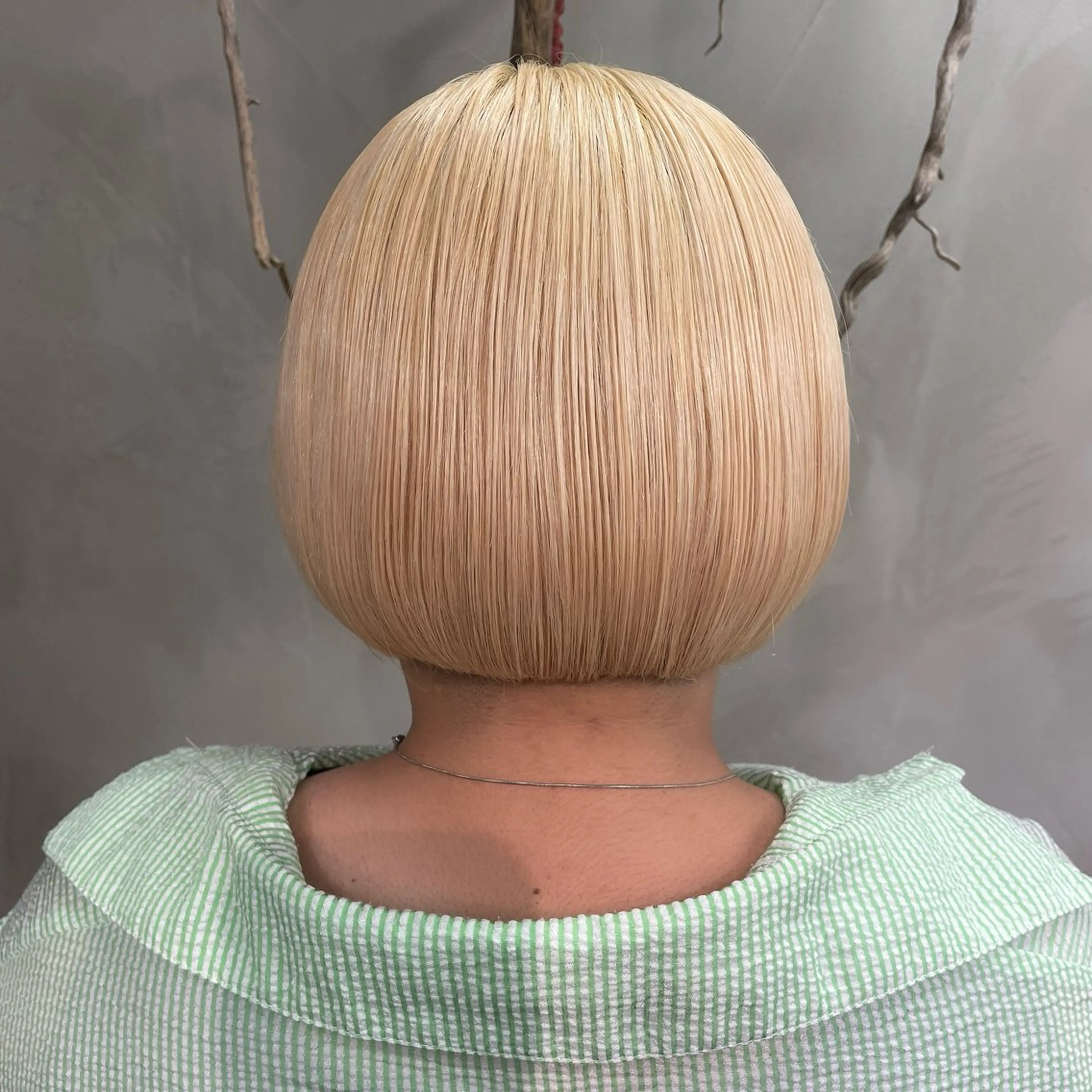 ショート カラー ブリーチ 抜きっぱなしブロンド カット ヘアカラー RorriM所属・RorriM natsuのヘアスタイル
