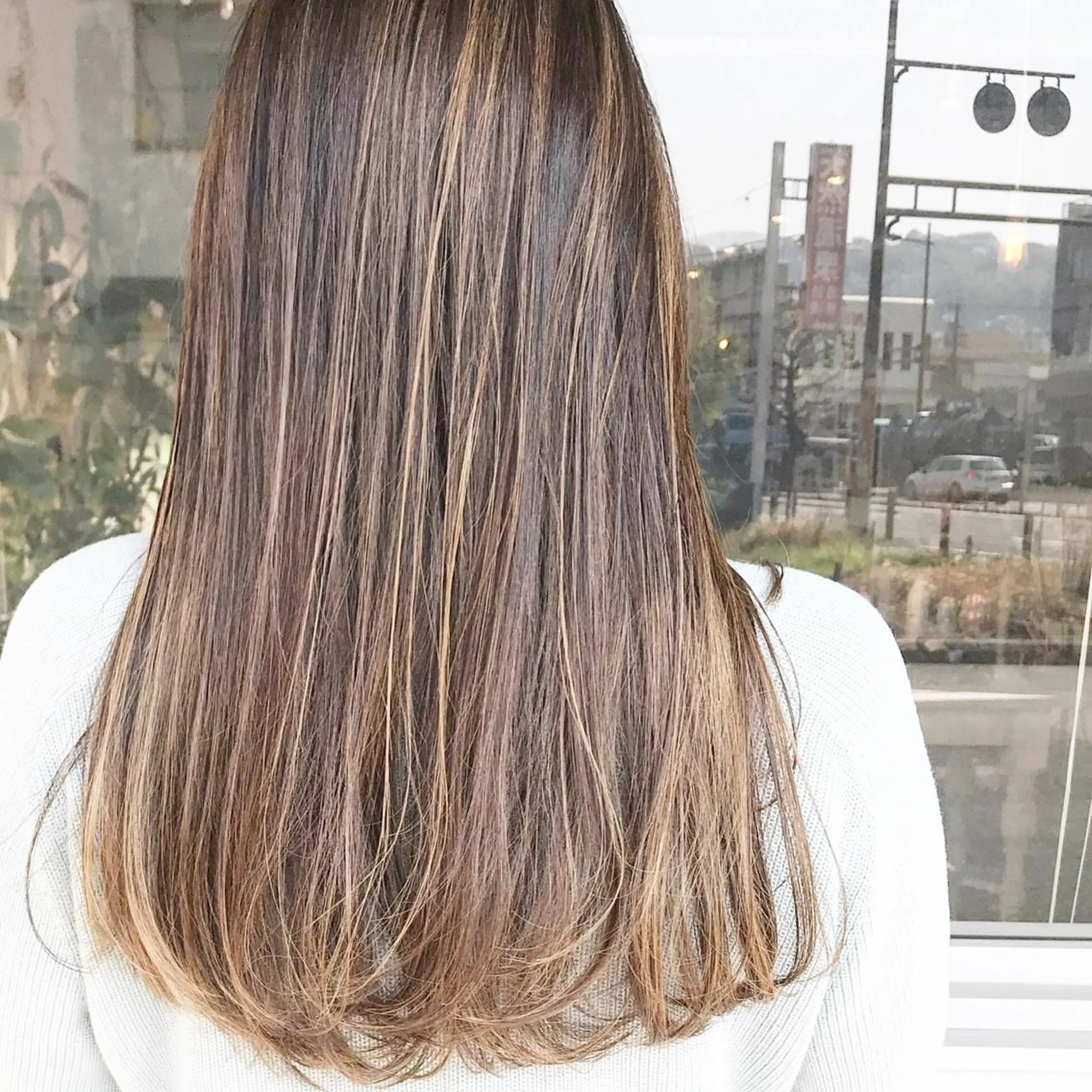 セミロング カラー ヘアアレンジ バレイヤージュ ブリーチ グラデーションカラー ハイライトカラー ハイトーンカラー Mariana/ 鶴原-ハイライトのヘアスタイル