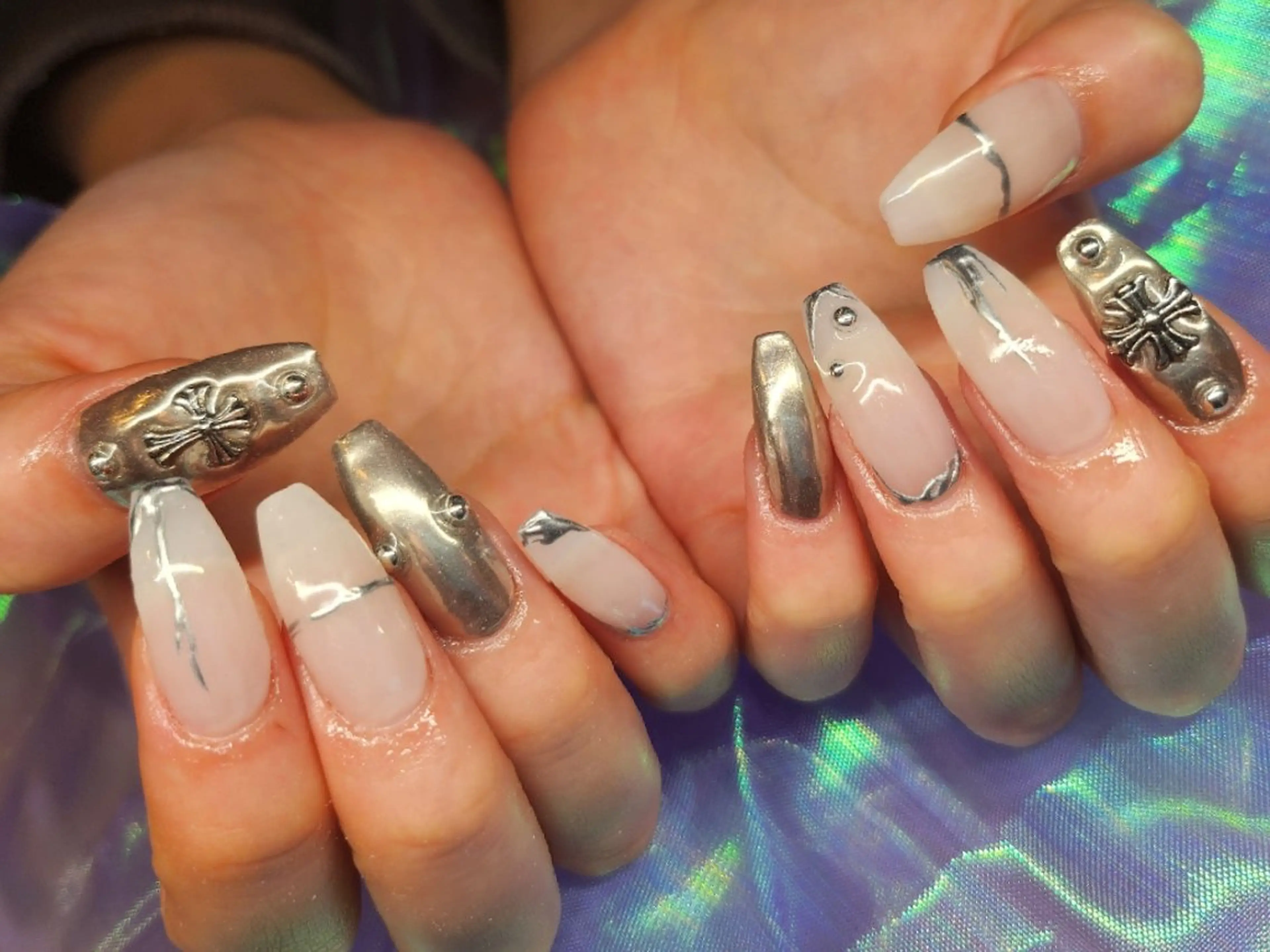 ネイル ホワイト 💜bora .のネイルデザイン