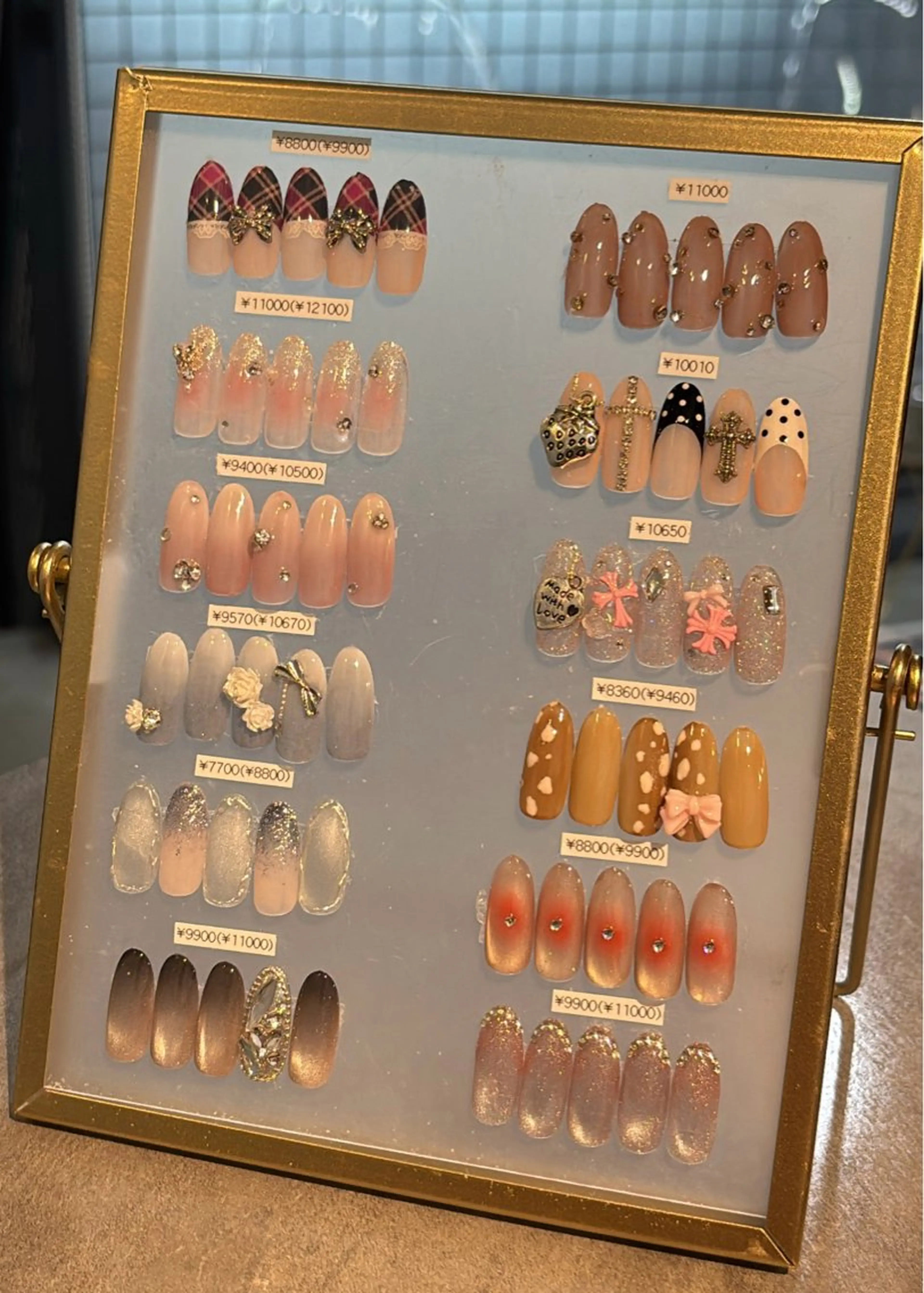 サンプルからお選びいただくトレンドネイルコース🤍オフあり🤍デザインによって料金が異なりますの写真