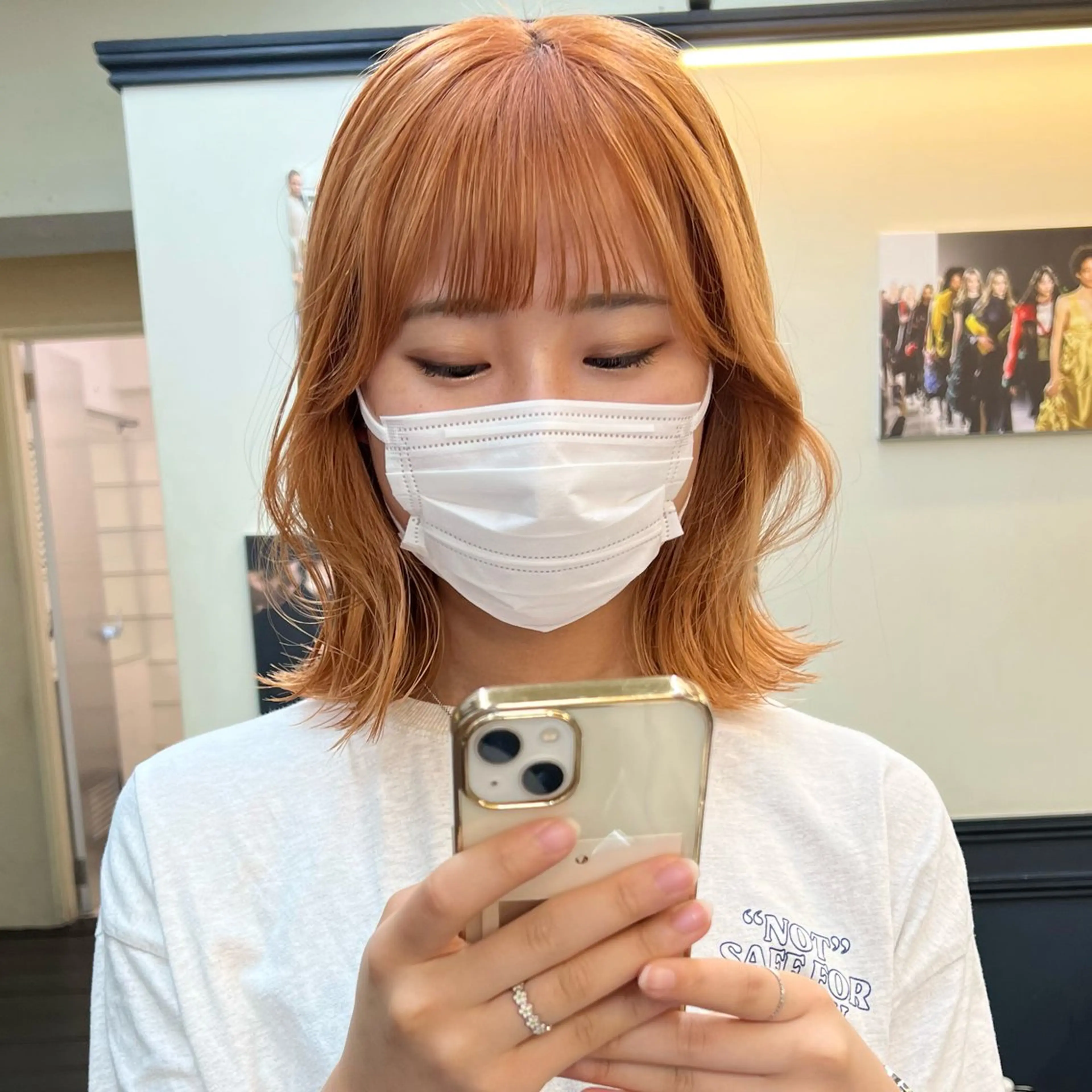 ミディアム カラー 切りっぱなしボブ オレンジ ボブ 外ハネヘア カット ヘアカラー 大久保 佳那のヘアスタイル