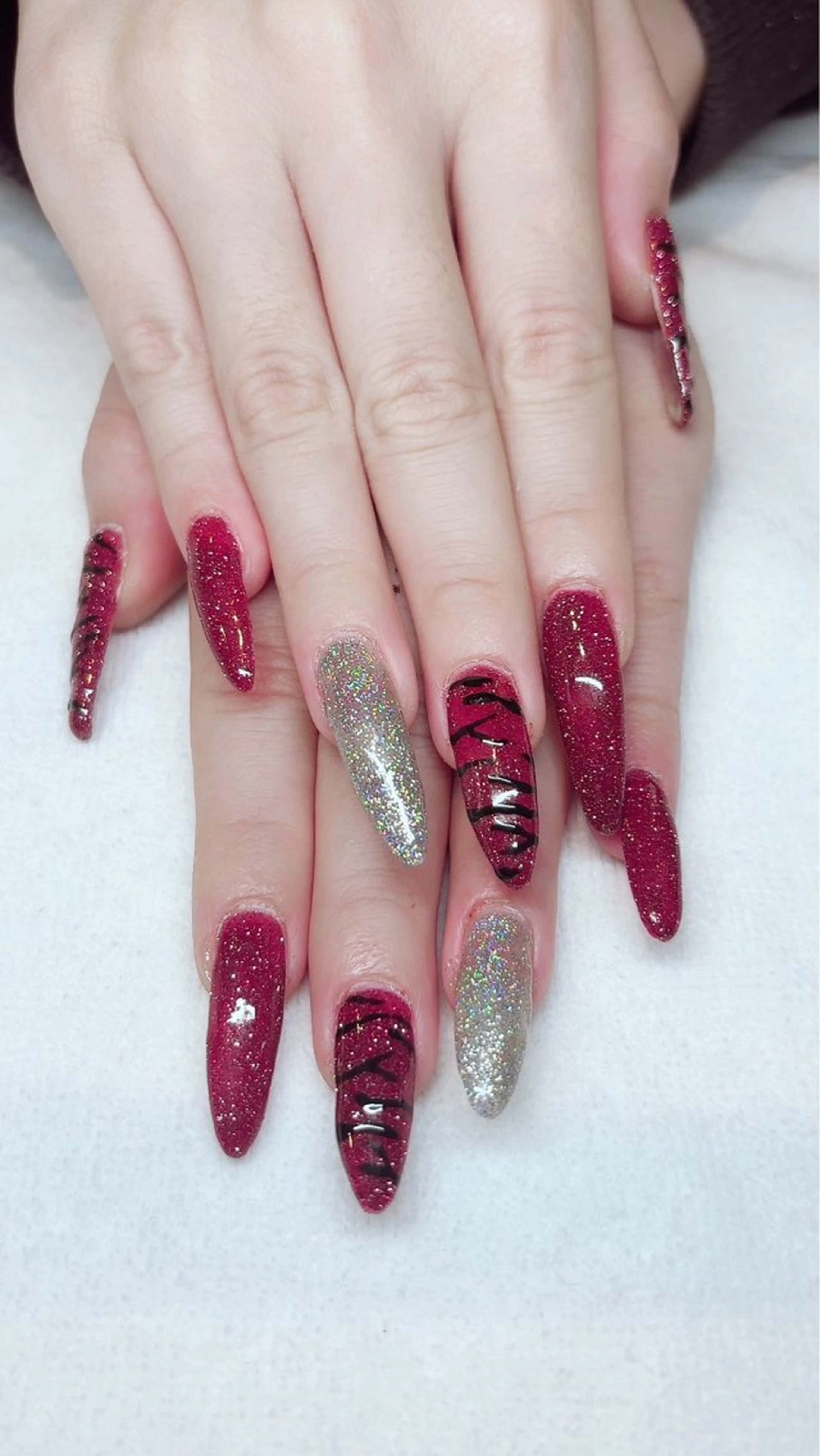 ネイル ハンドネイル Feather ビューティーサロンのネイルデザイン