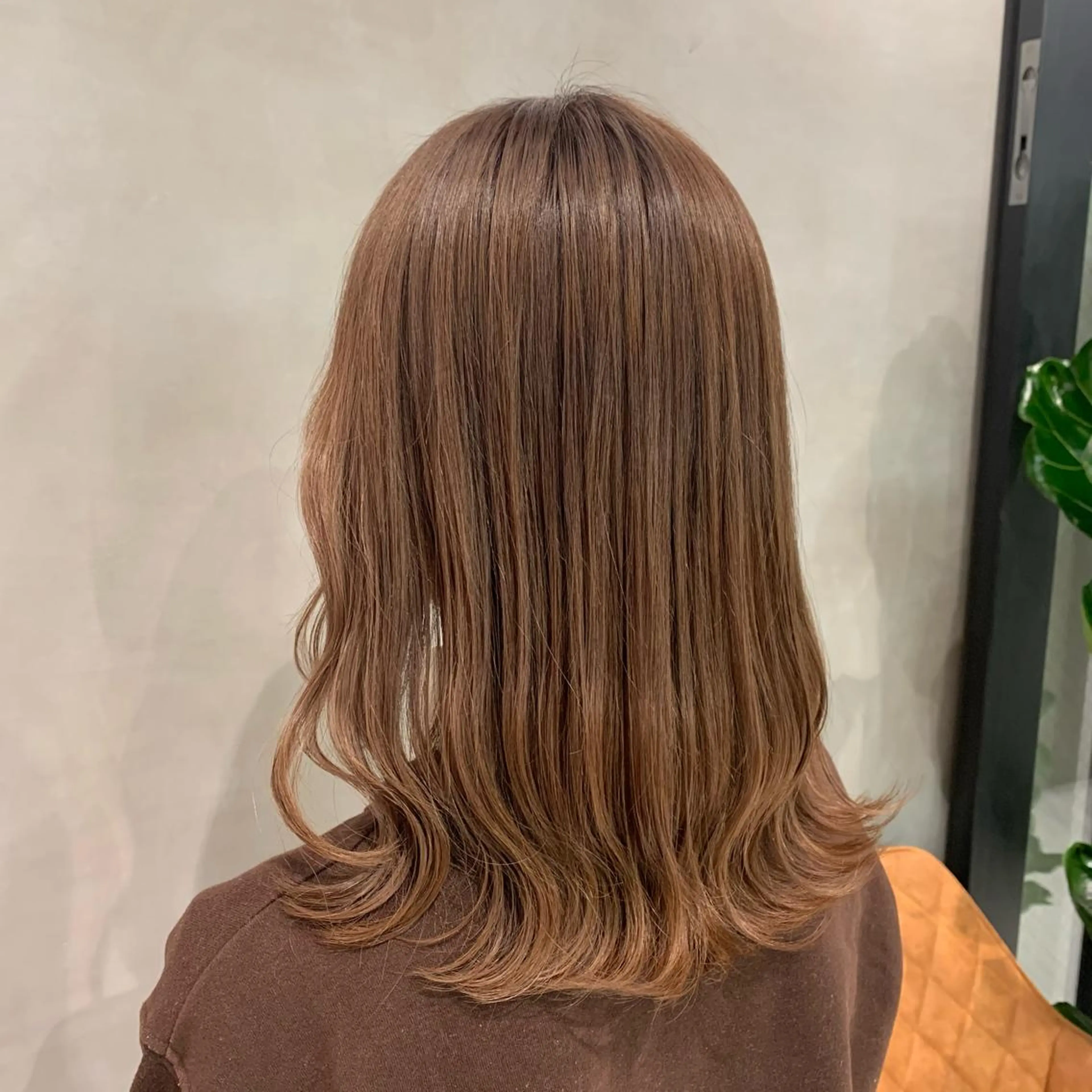 ミディアム カラー ベージュカラー ブリーチ 🌹似合わせカラー/ 酸性縮毛🌹野本麗奈のヘアスタイル