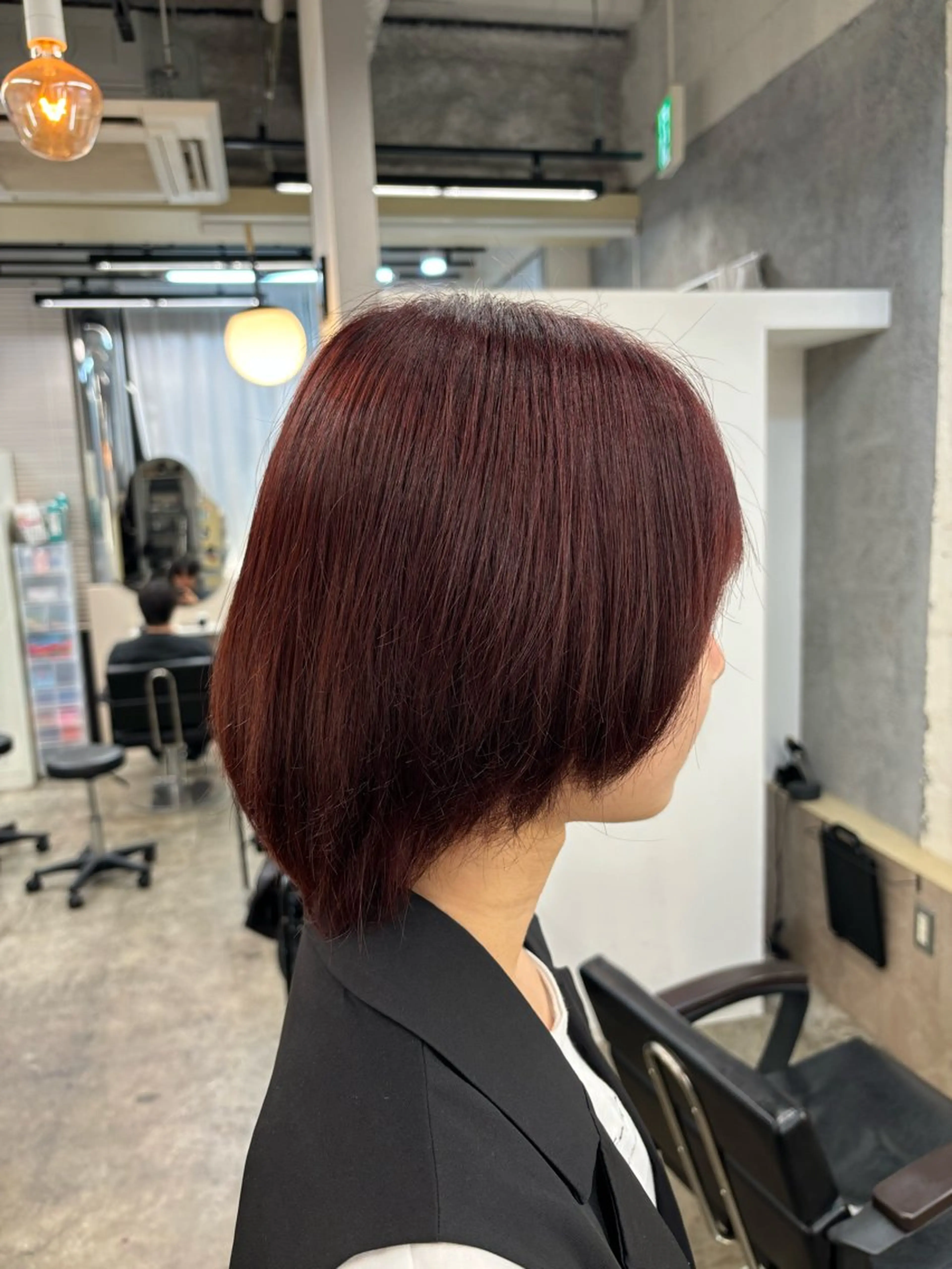 ショート カラー 渡 汐音のヘアスタイル