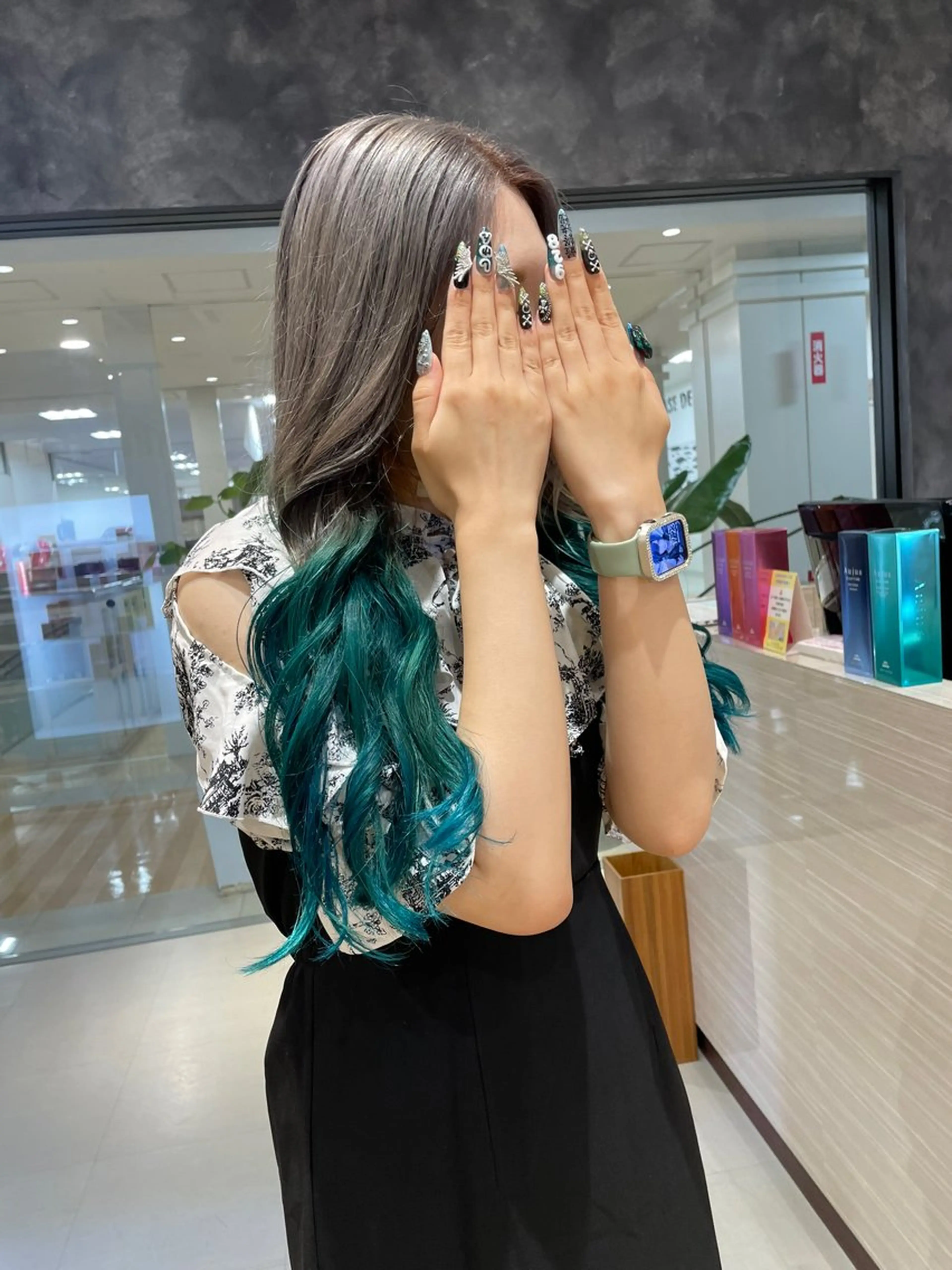 ロング キルンサンピアン所属・ナチュラルカラー 児玉優香のヘアスタイル