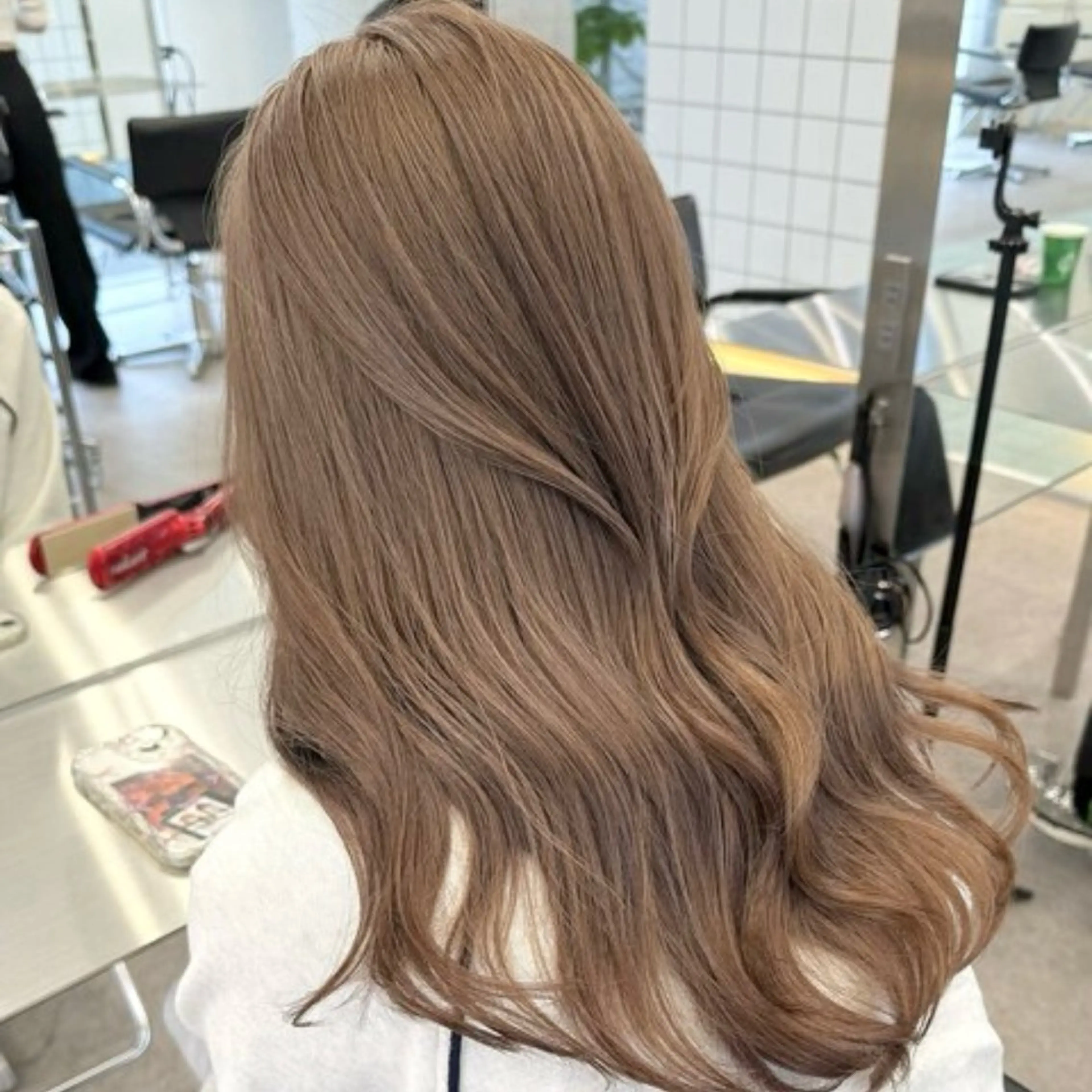 ロング カラー ベージュカラー ブリーチ ミルクティーベージュ ヘアカラー トリートメント cinq PROJECT所属・ミルクティーベージュ 🐱【Ryo】のヘアスタイル