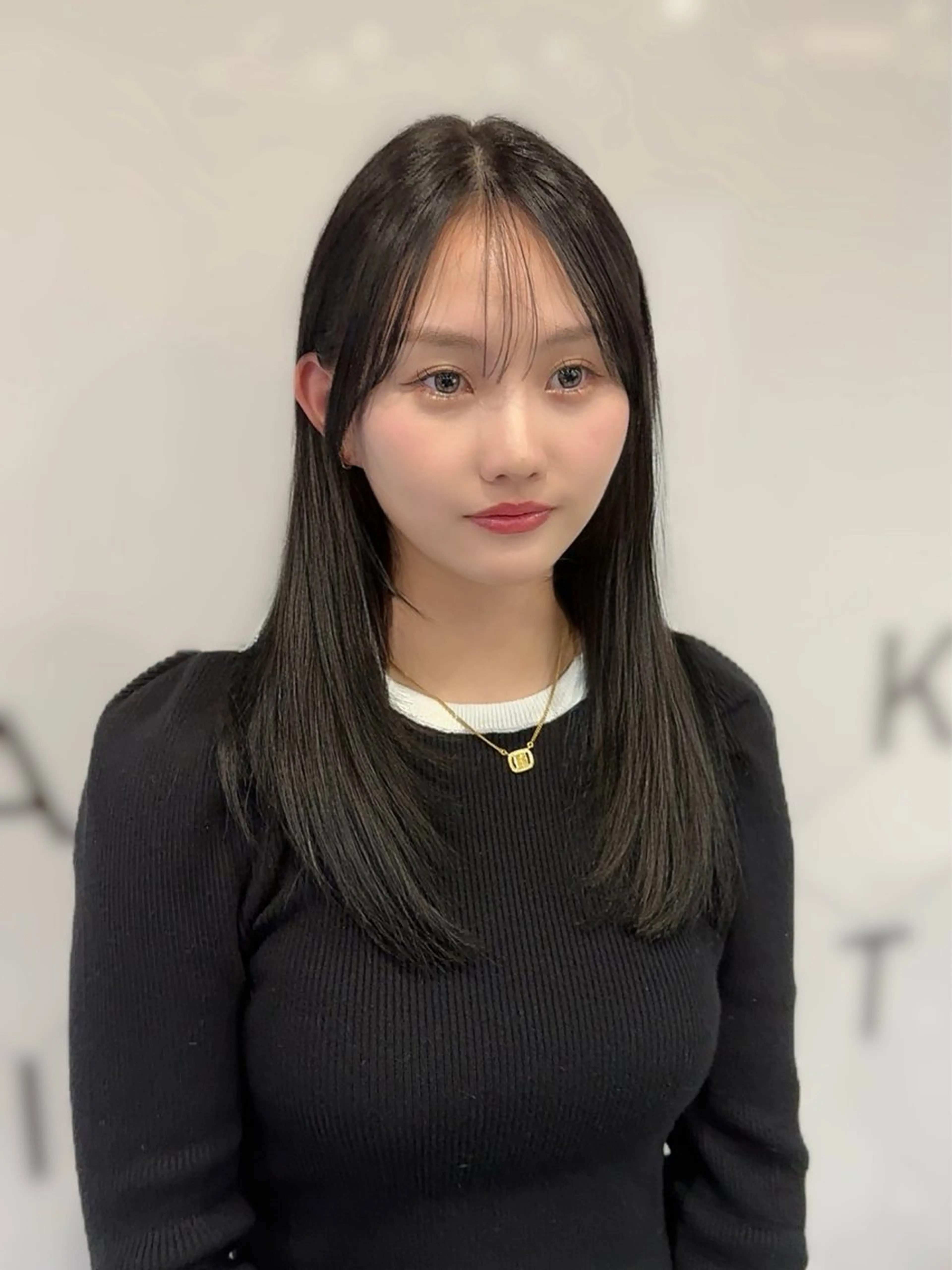 【初回限定カット】19時​〜​似合わせレイヤーカット(ミディアム​〜​ロング)+ヒト幹細胞配合トリートメント＋小顔顔まわりカットの写真