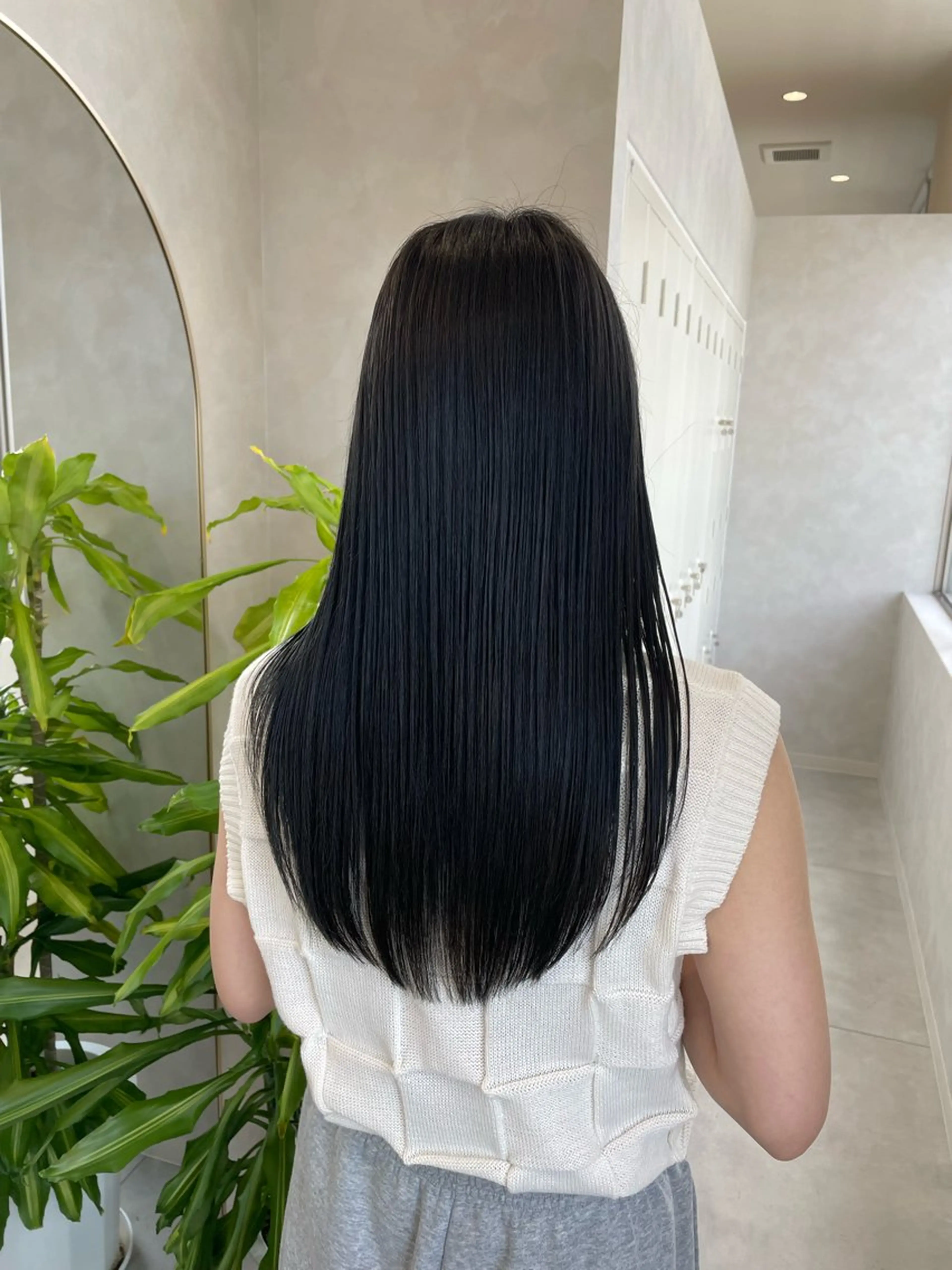 ロング カラー 黒髪 ブルーカラー ブルーブラック Eleanor Ayaのヘアスタイル