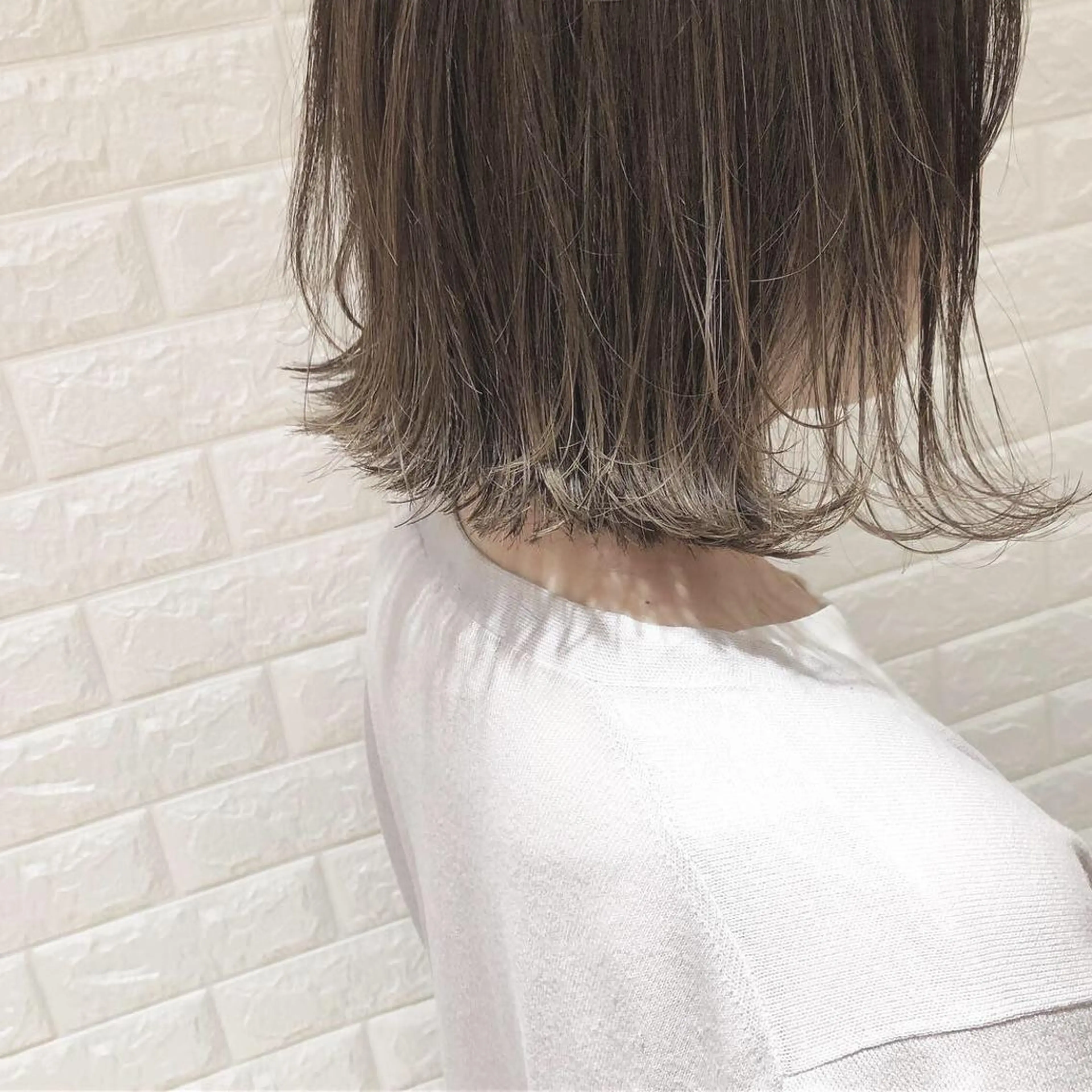 ミディアム カラー THE DAY所属・AKI HASHIMOTOのヘアスタイル