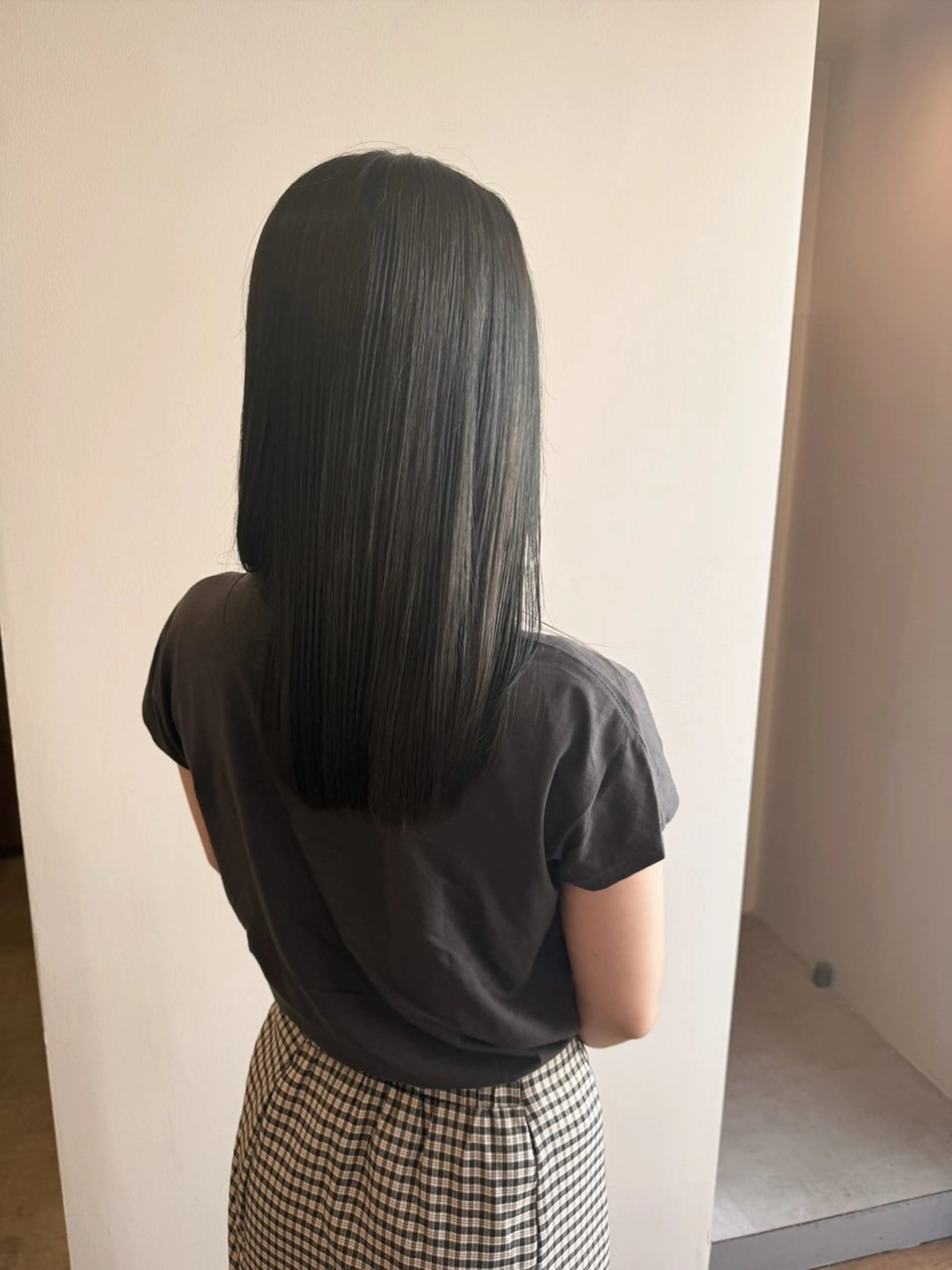 セミロング カット ヘアカラー U too e’s 鎌倉🌿堀岡千紘のヘアスタイル