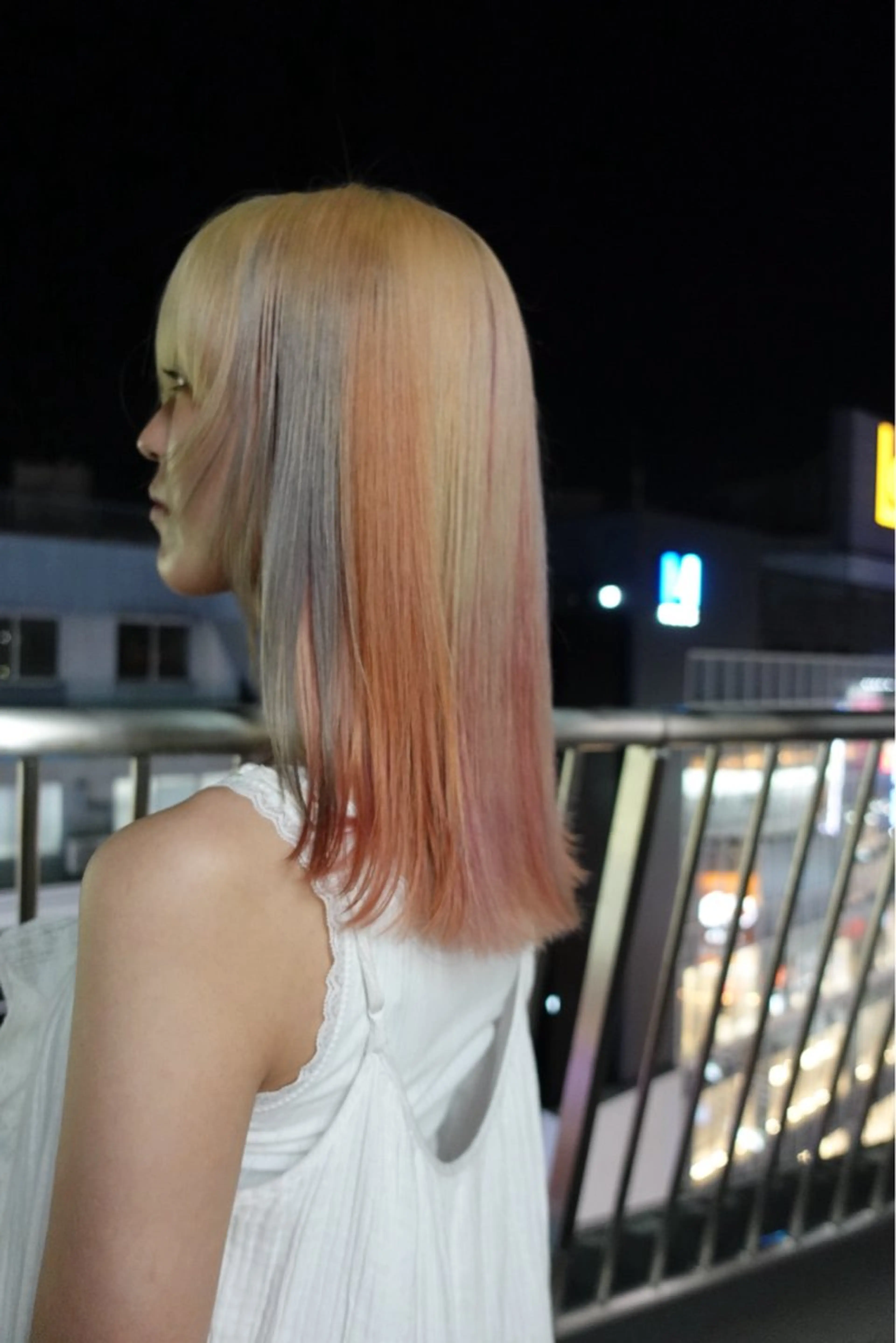ミディアム カラー ブリーチ ブロンド ケアブリーチ 透明感カラー ダブルカラー ヘアカラー トリートメント ヘアセット ニュアンスレイヤー ハイトーンカラーのヘアスタイル