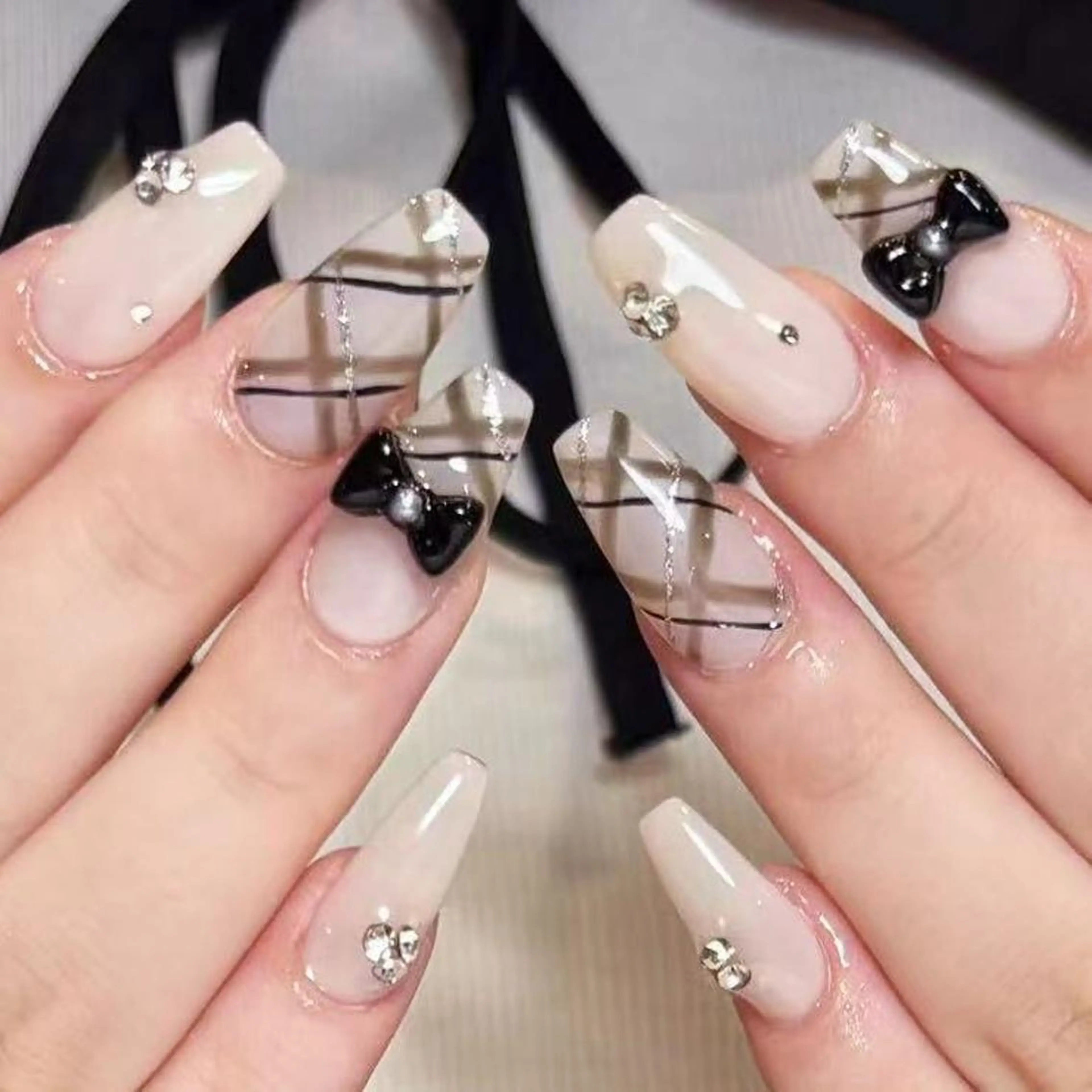 ネイル アートネイル オーロラネイル ガーリー キラキラネイル マグネットネイル ハンドネイル YOYO 💅のネイルデザイン
