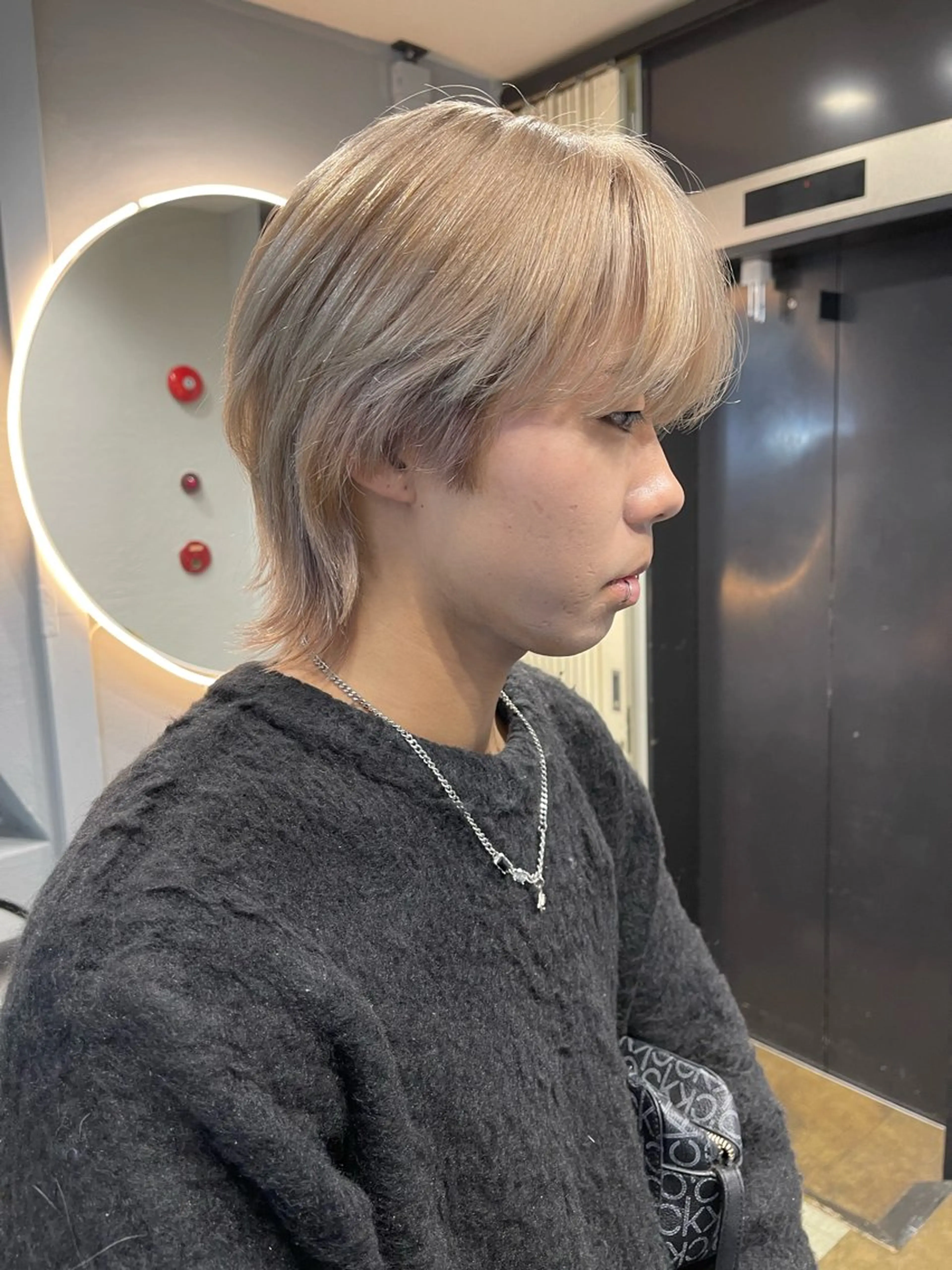 ショート カラー ベージュカラー ブリーチ ケアブリーチ デザインカラー ダブルカラー カット ヘアカラー トリートメント 宮崎　達也 ブリーチ／レイヤーのヘアスタイル